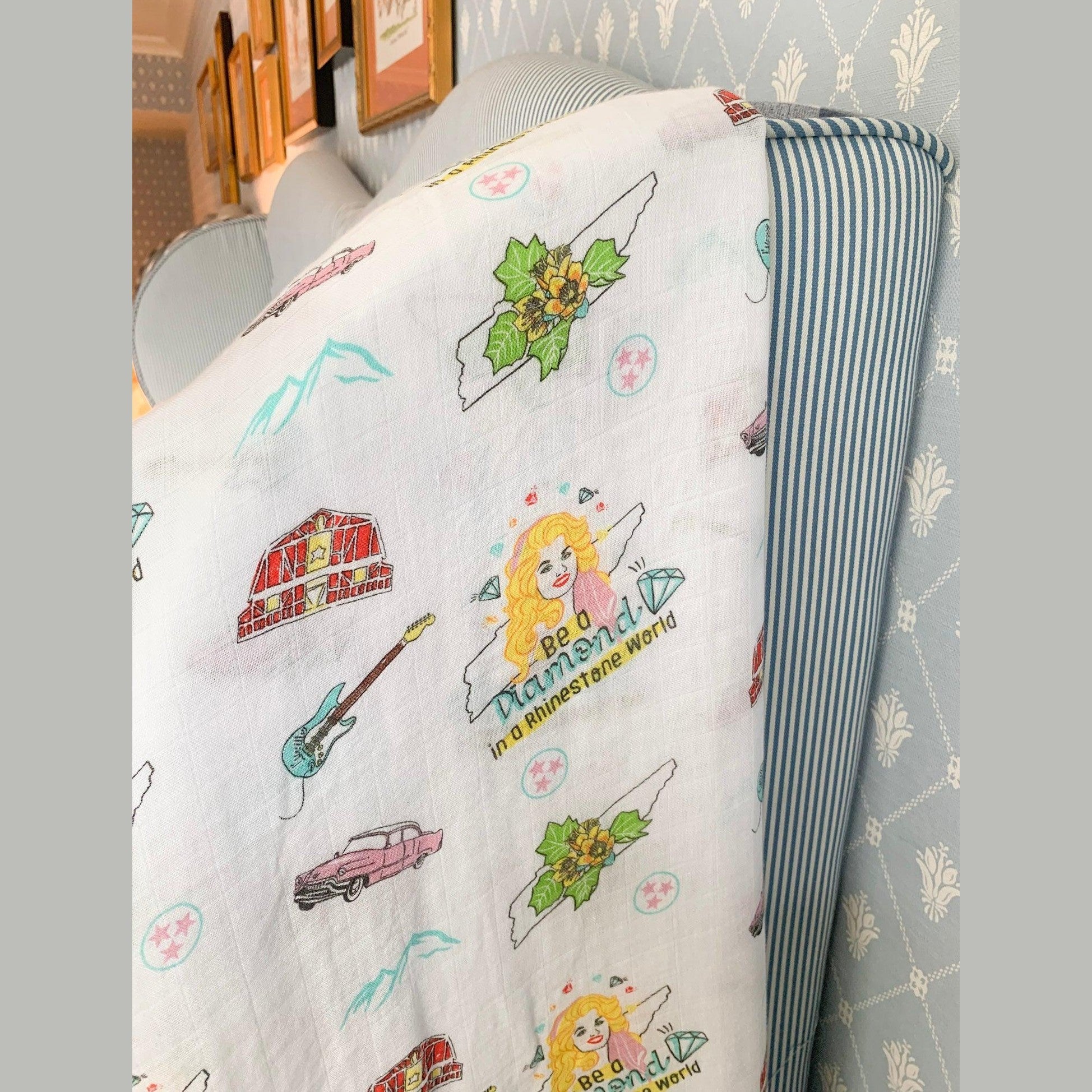 Gift Set: Tennessee Baby Muslin Swaddle Blanket And Burp Cloth/bib Combo (floral)