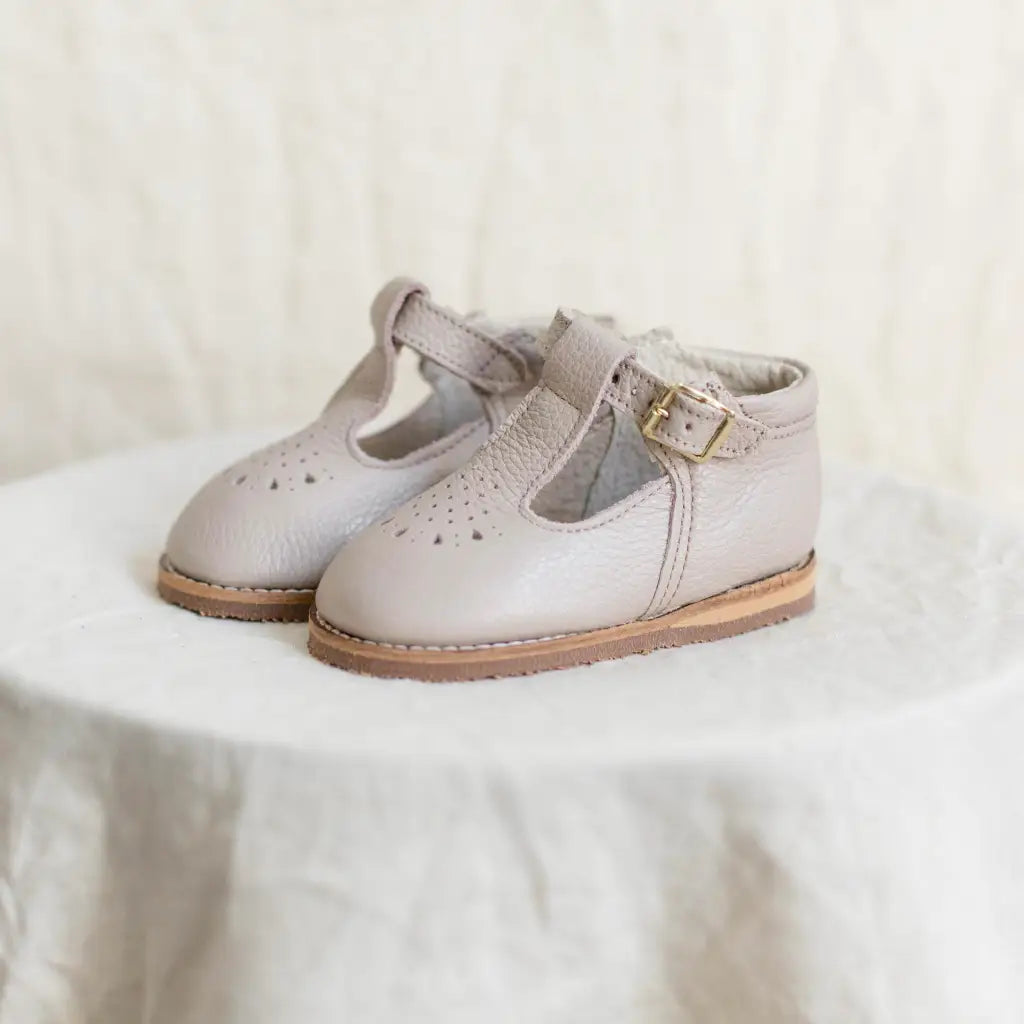 Greta T-strap - Sand