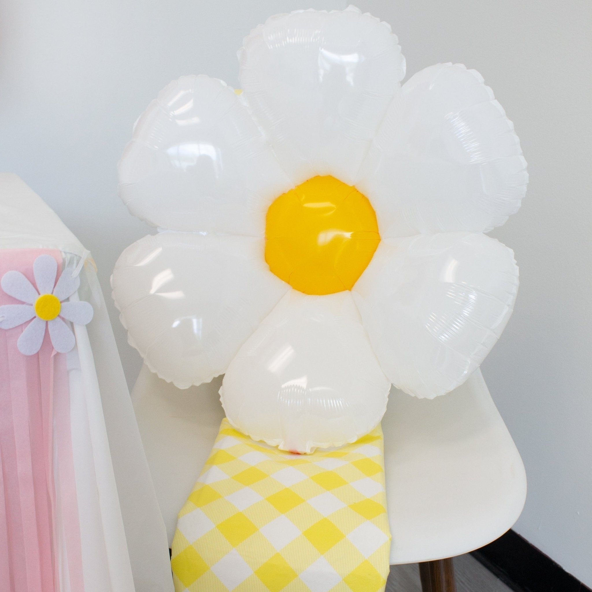Groovy Daisy Foil Balloon – 28" | Retro Party Décor