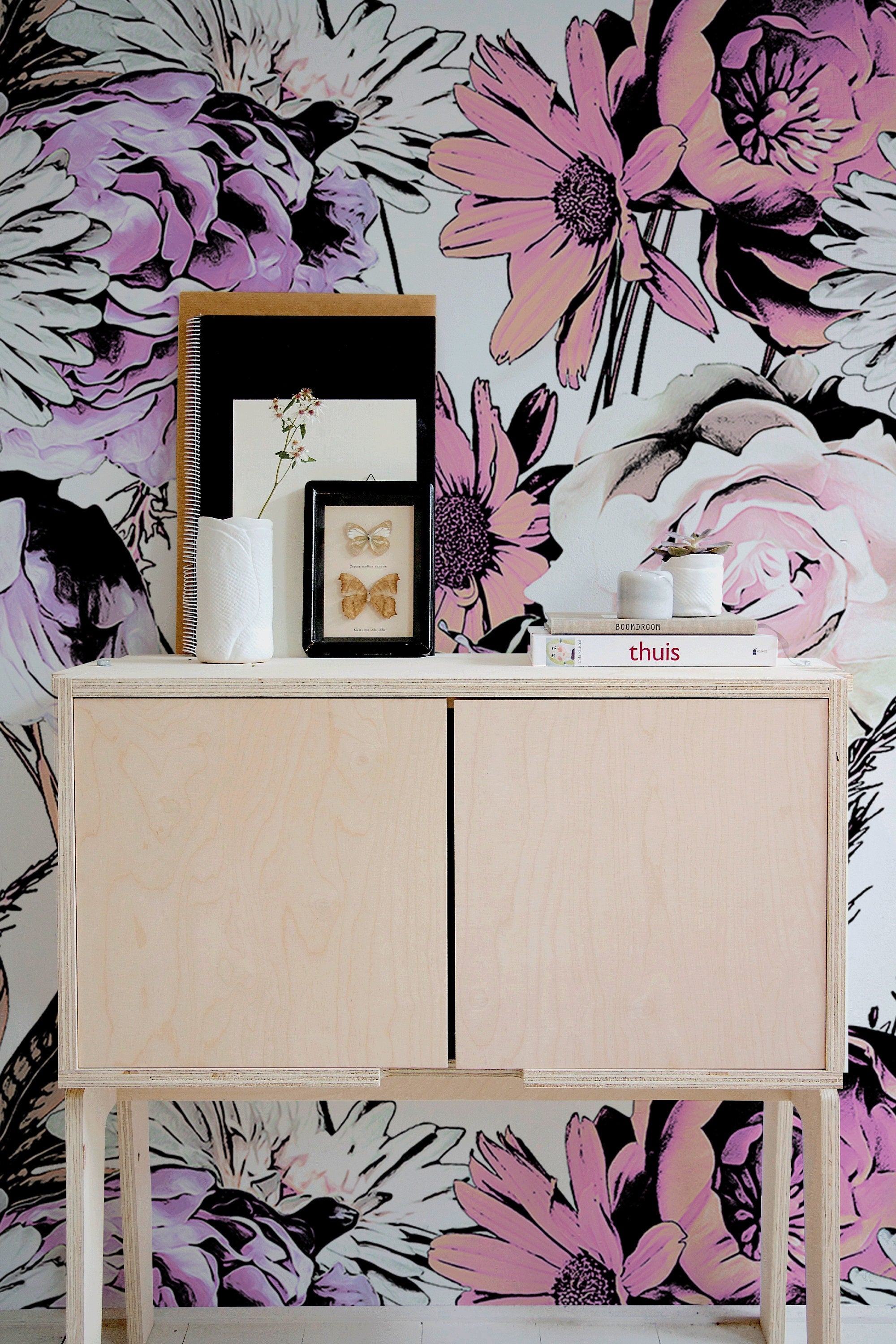 Floral Wallpaper With Illustrated Bouquets In Pink, Purple, And Black - B080