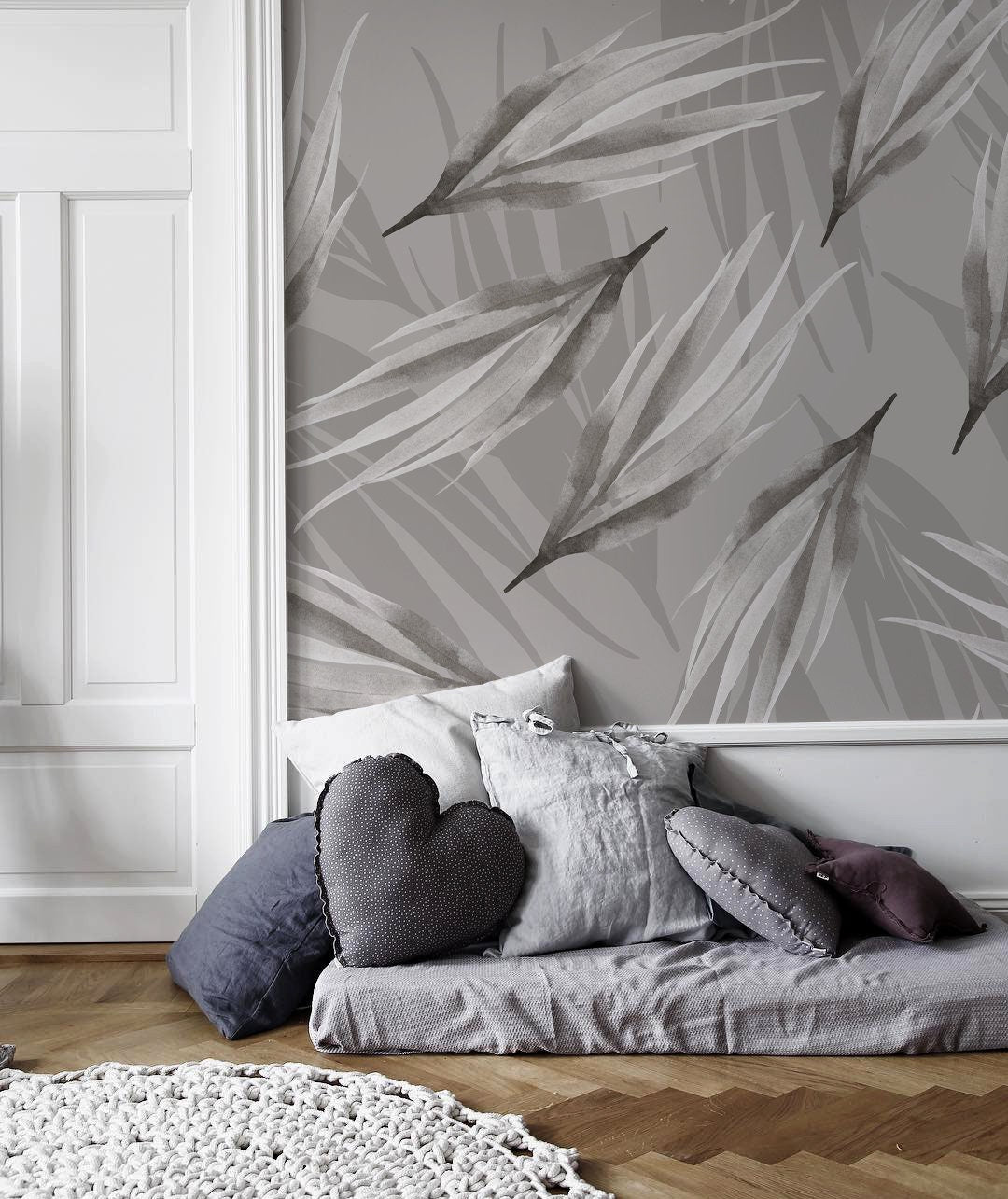 Botanical Wallpaper With Layered Watercolor Leaves In Gray And Black - X018