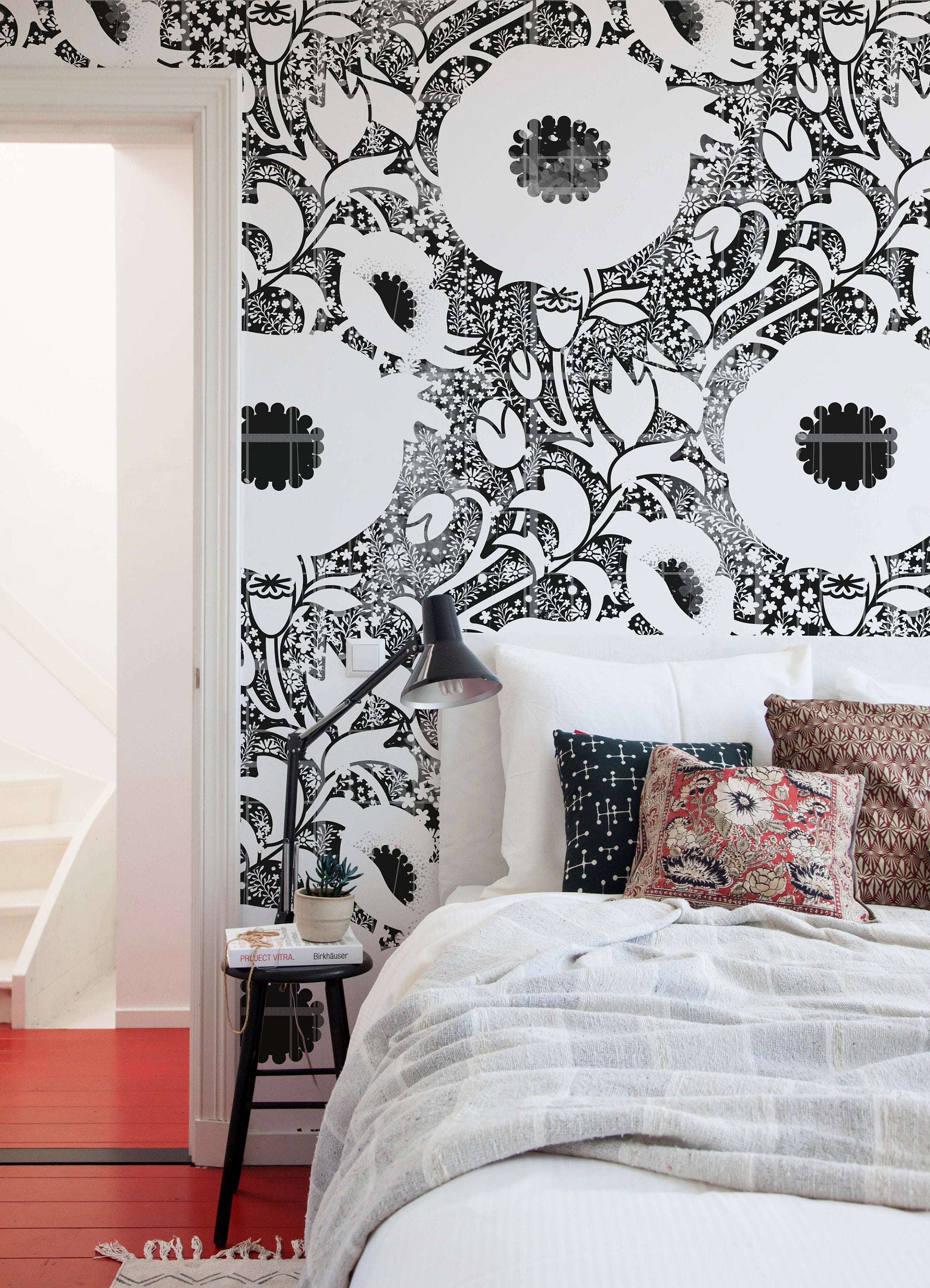 Floral Wallpaper With A Graphic Collage Motif In Black And White - X032
