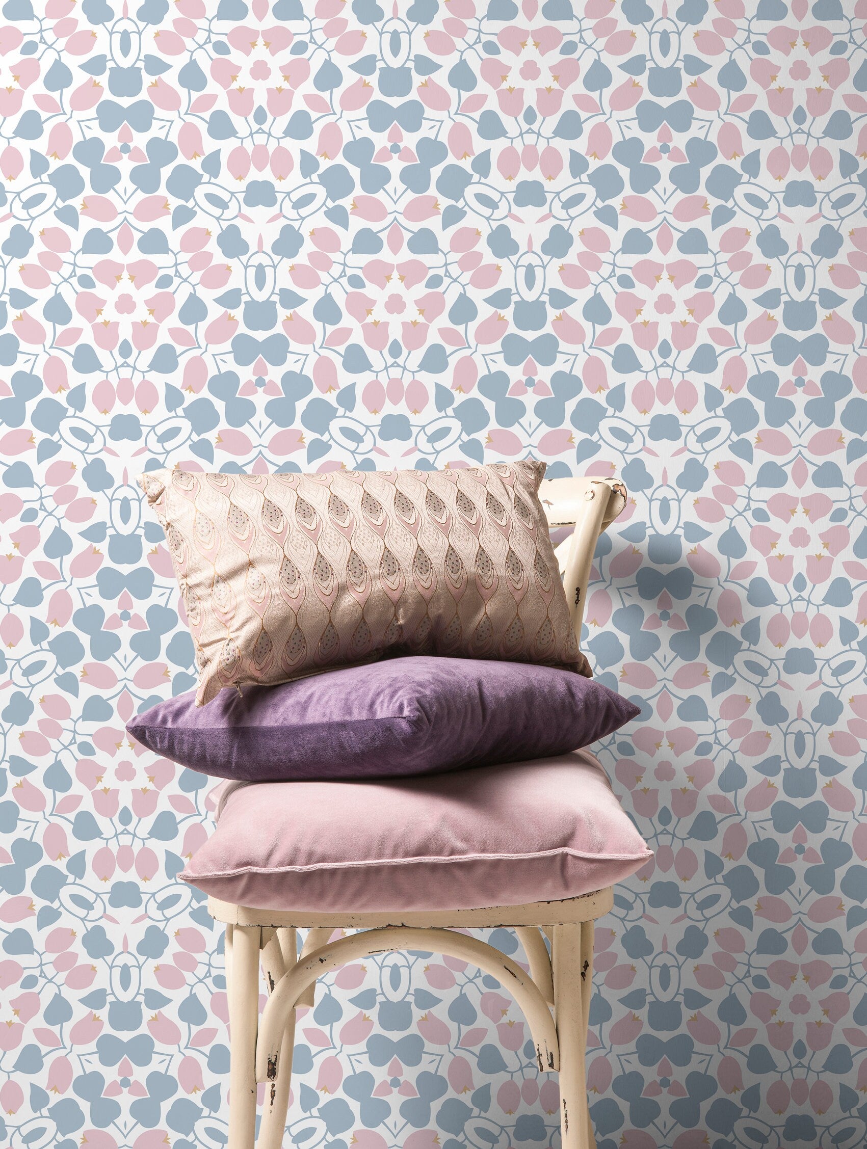 Scandinavian Wallpaper With A Stylized Tulip Motif In Pink And Blue - X049