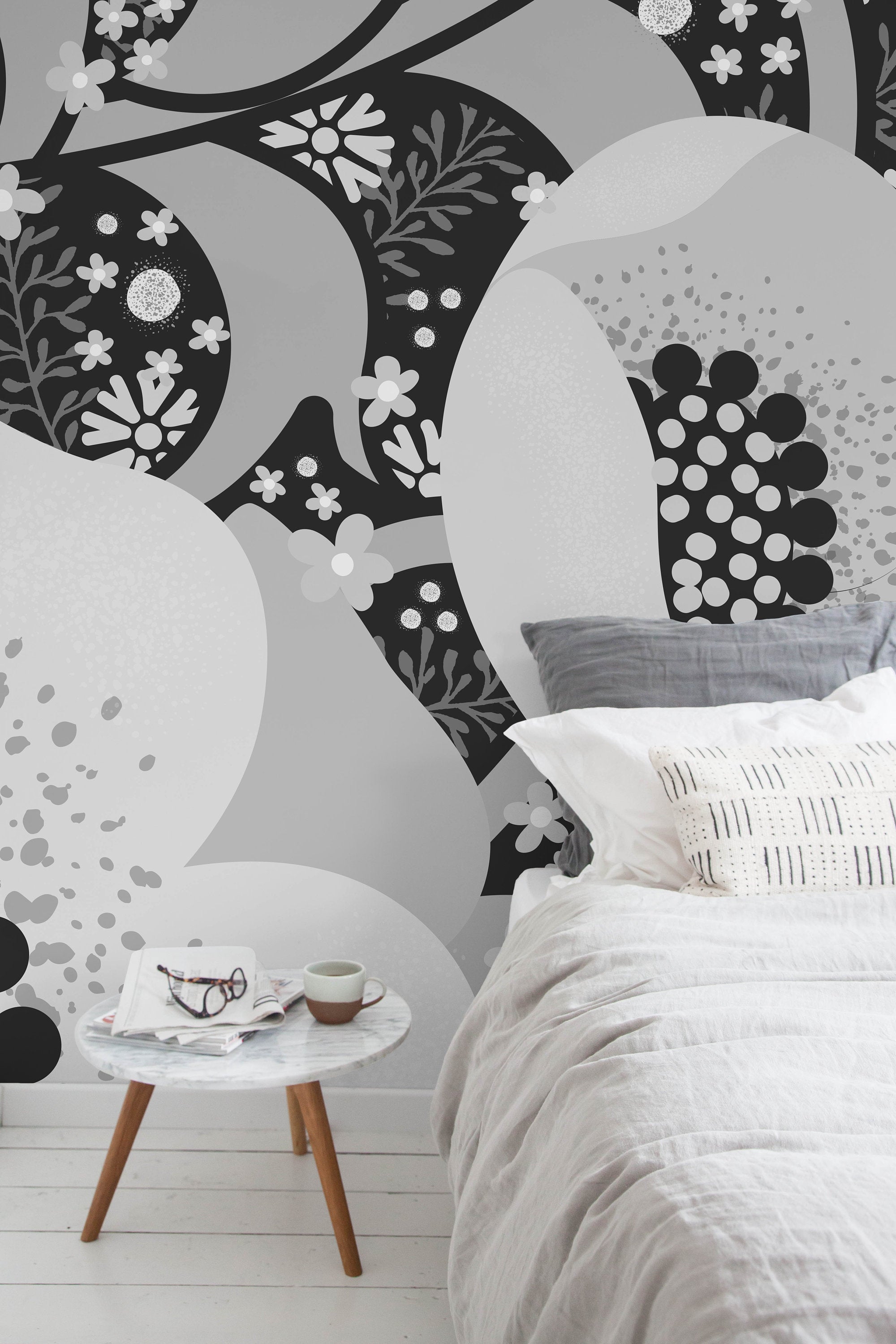 Abstract Wallpaper With A Stylized Floral Mural In Black, Gray, And White - X067