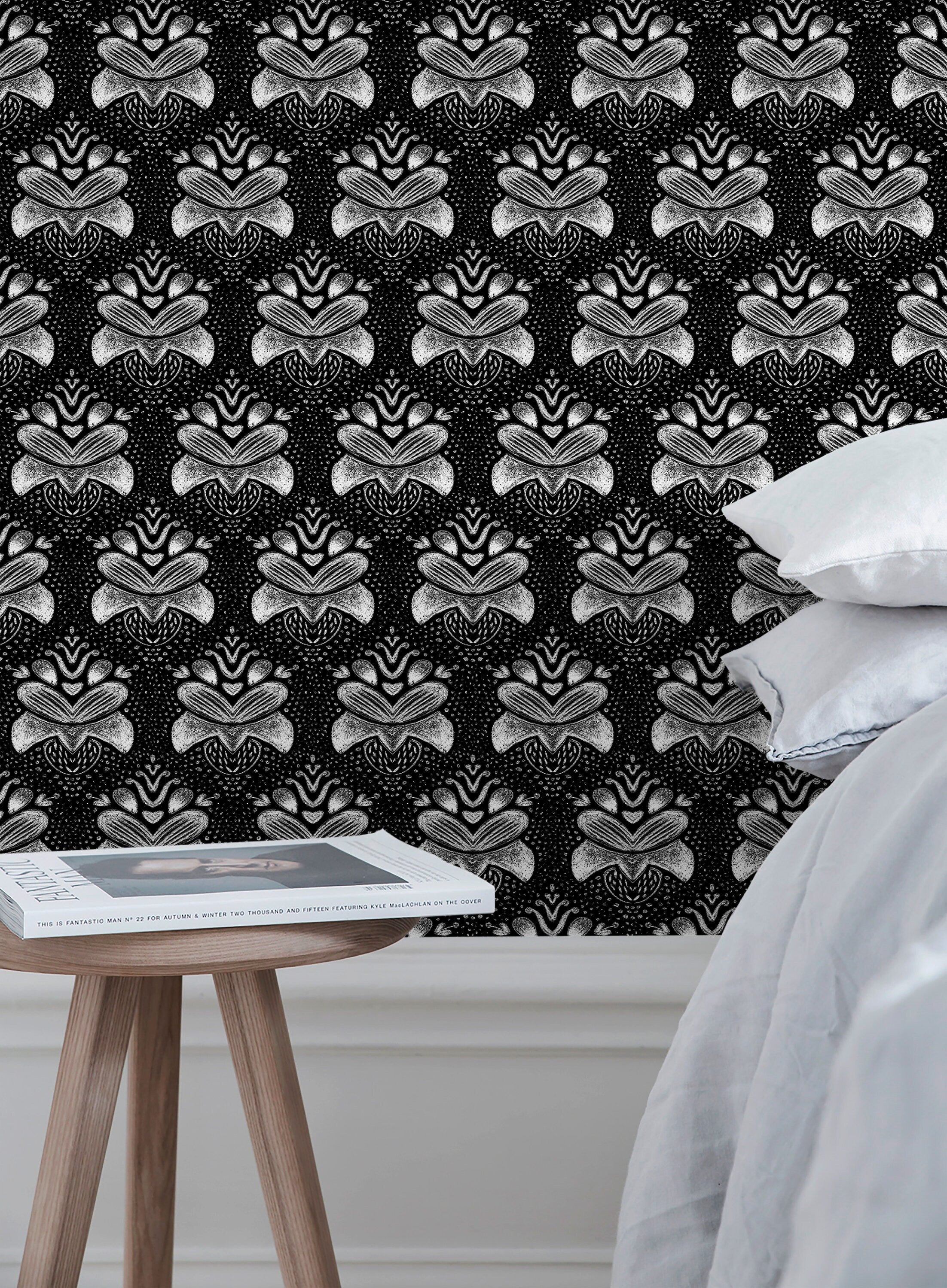 Folk Art Wallpaper With A Stylized Damask Motif In Black And White - X088