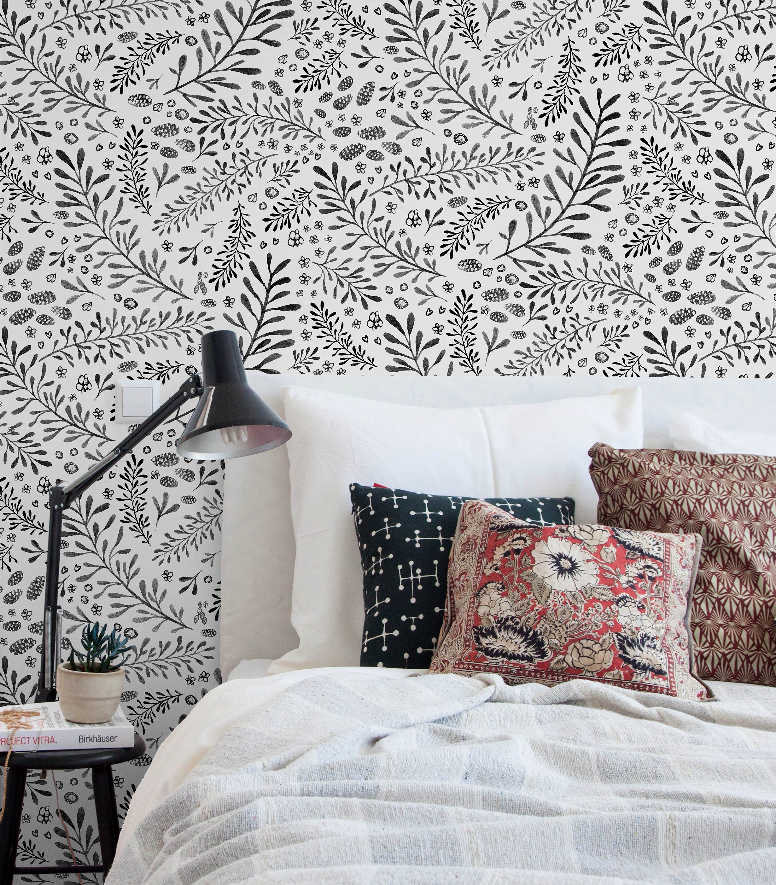 Botanical Wallpaper With Hand-drawn Florals And Leaves In Black And Gray - X002
