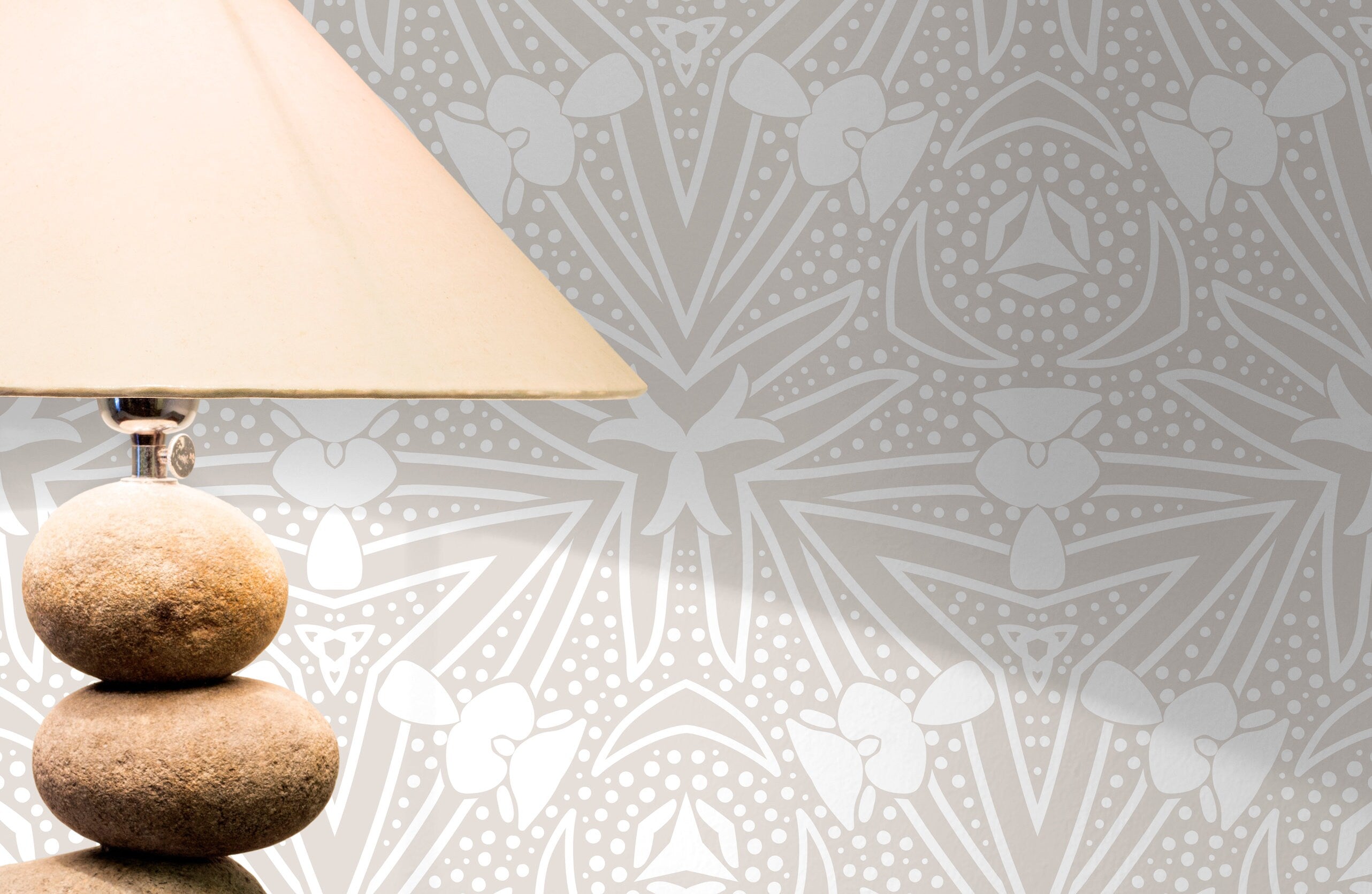 Geometric Wallpaper With A Symmetrical Motif In Beige And White - X020