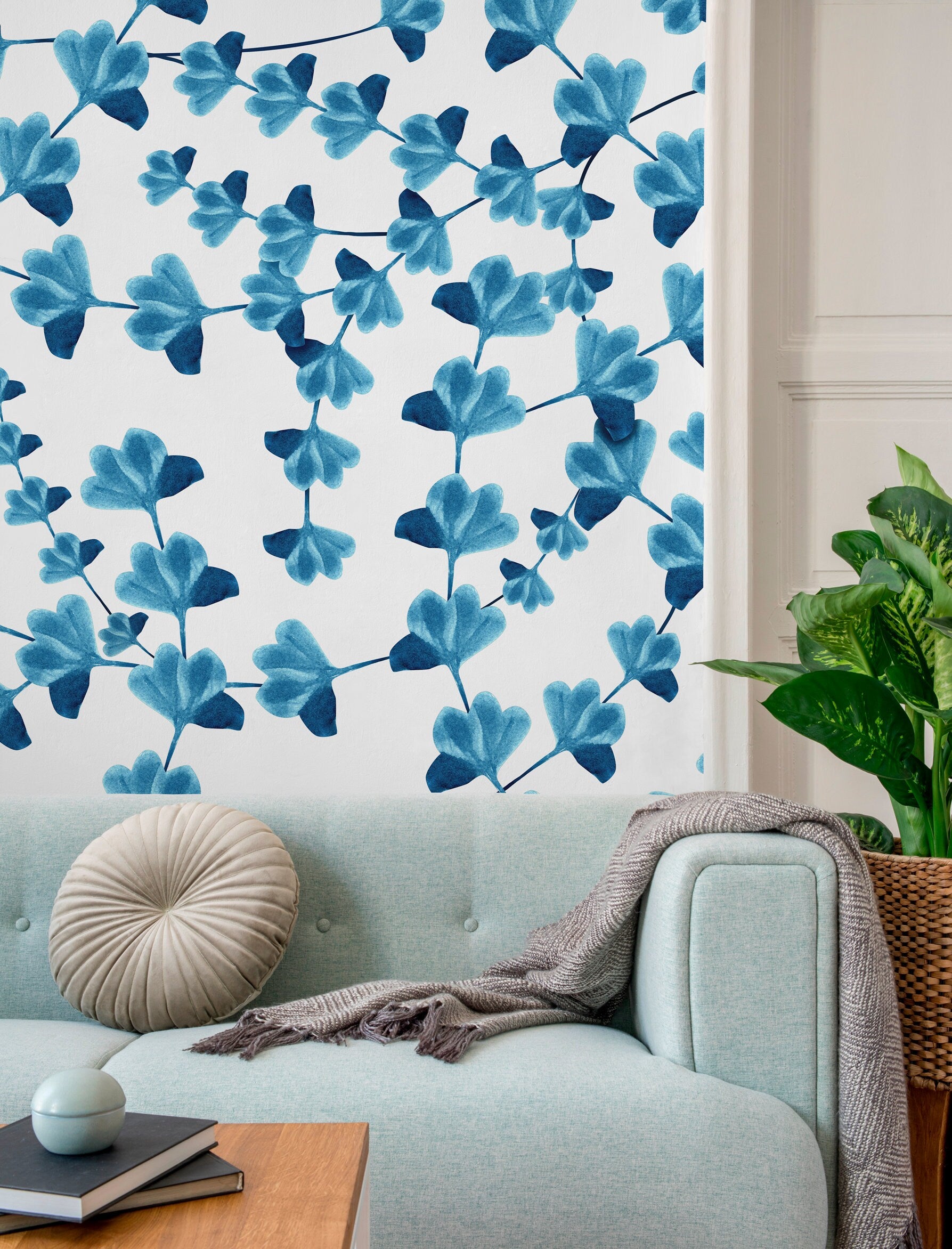 Floral Wallpaper With Stylized Watercolor Blossoms In Blue - X011
