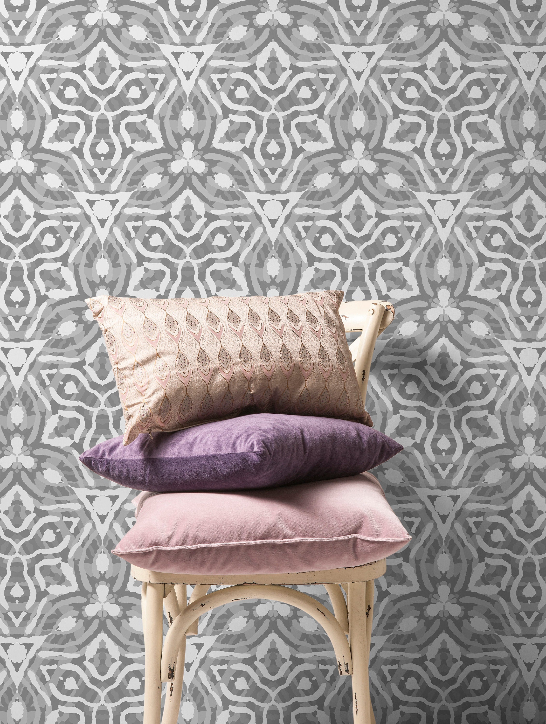 Geometric Wallpaper With A Tribal Kaleidoscope Motif In Gray And White - X028