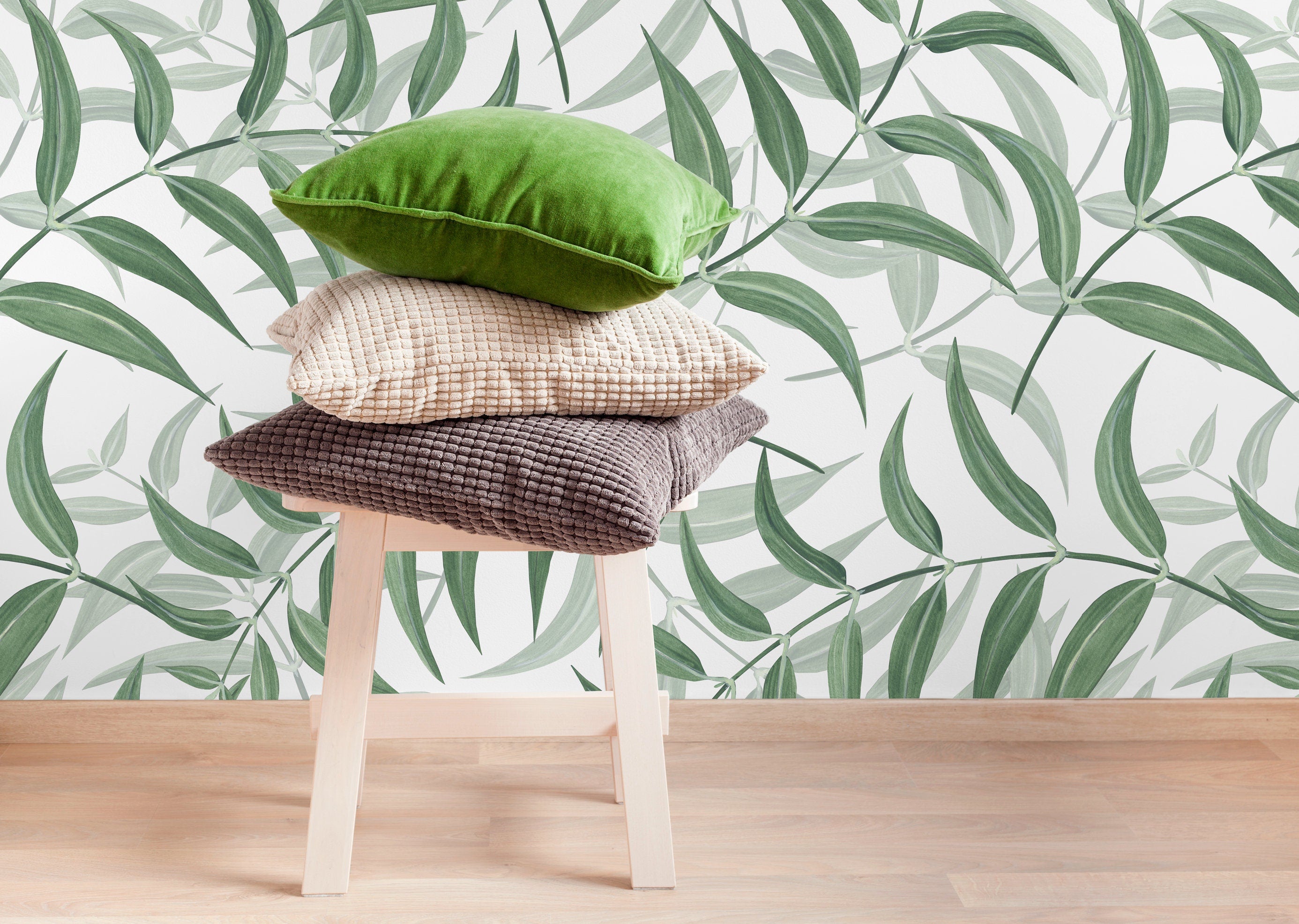 Botanical Wallpaper With A Painted Leaf Motif In Green - X034