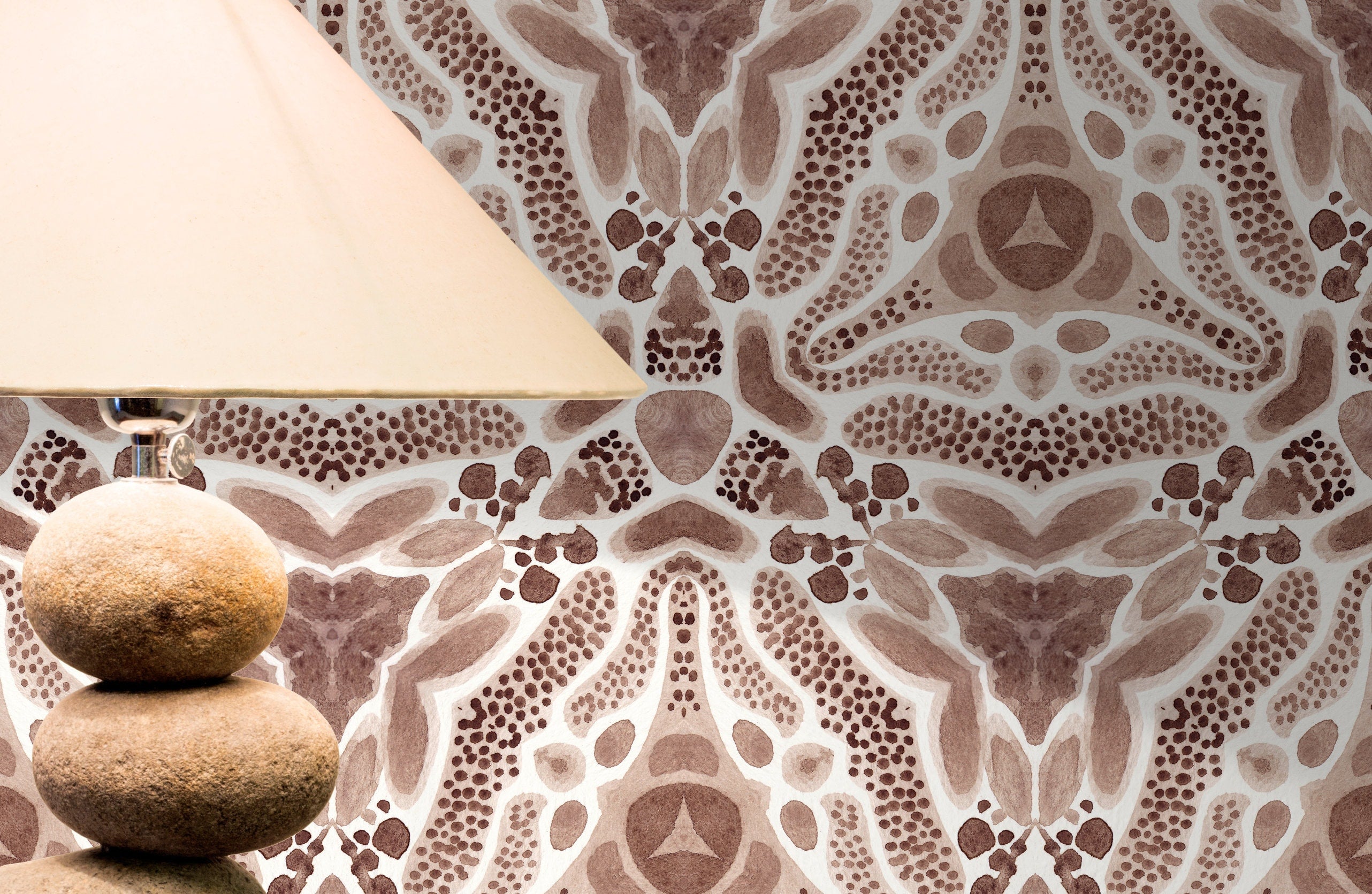 Abstract Wallpaper With A Bohemian Kaleidoscope Motif In Brown And Taupe - X042