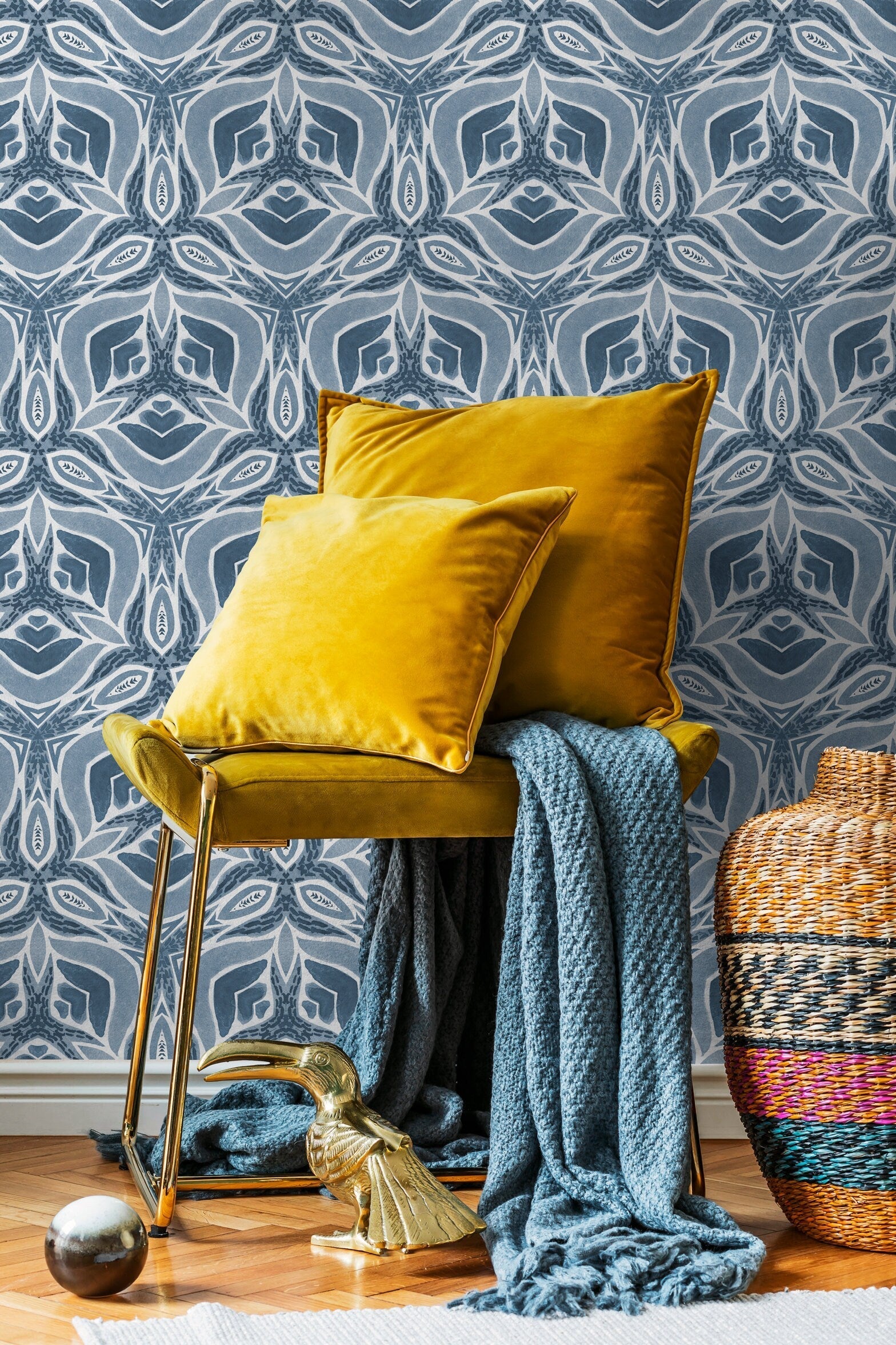 Geometric Wallpaper With A Symmetrical Kaleidoscope Motif In Shades Of Blue - X043