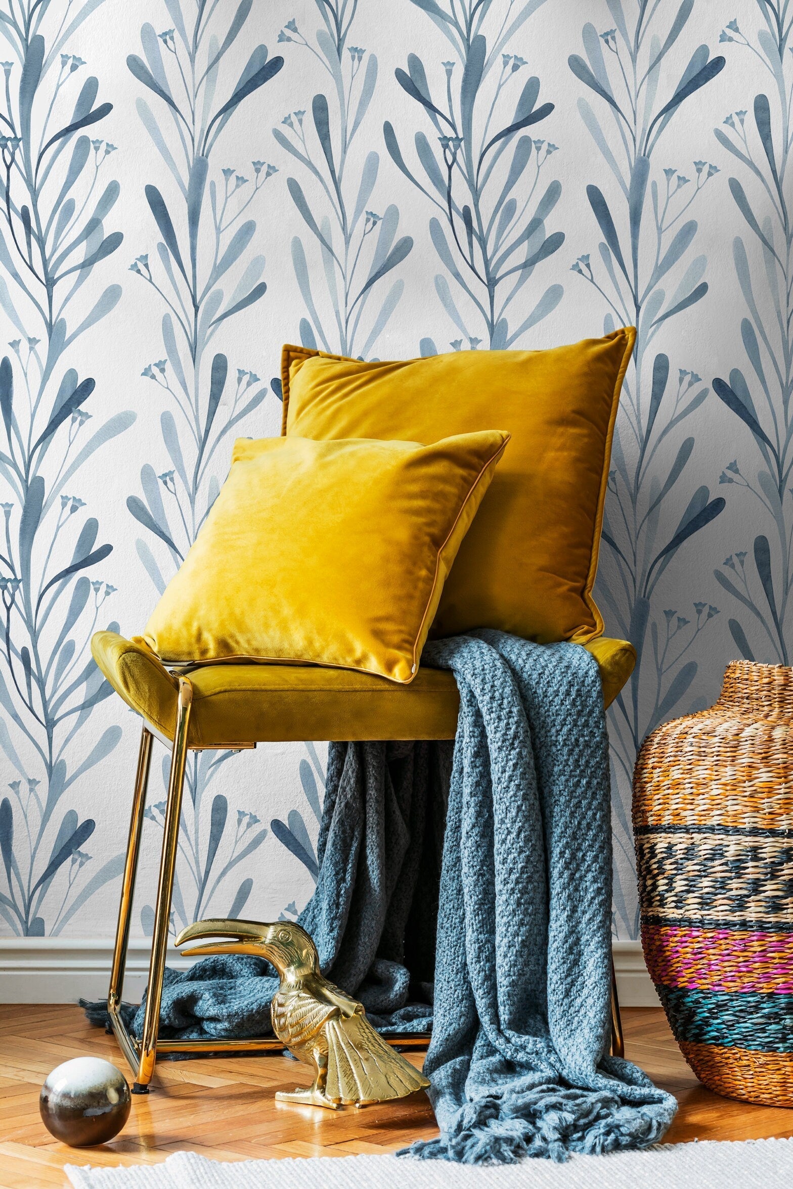 Watercolor Wallpaper Featuring Delicate Floral Stems In Blue - X058