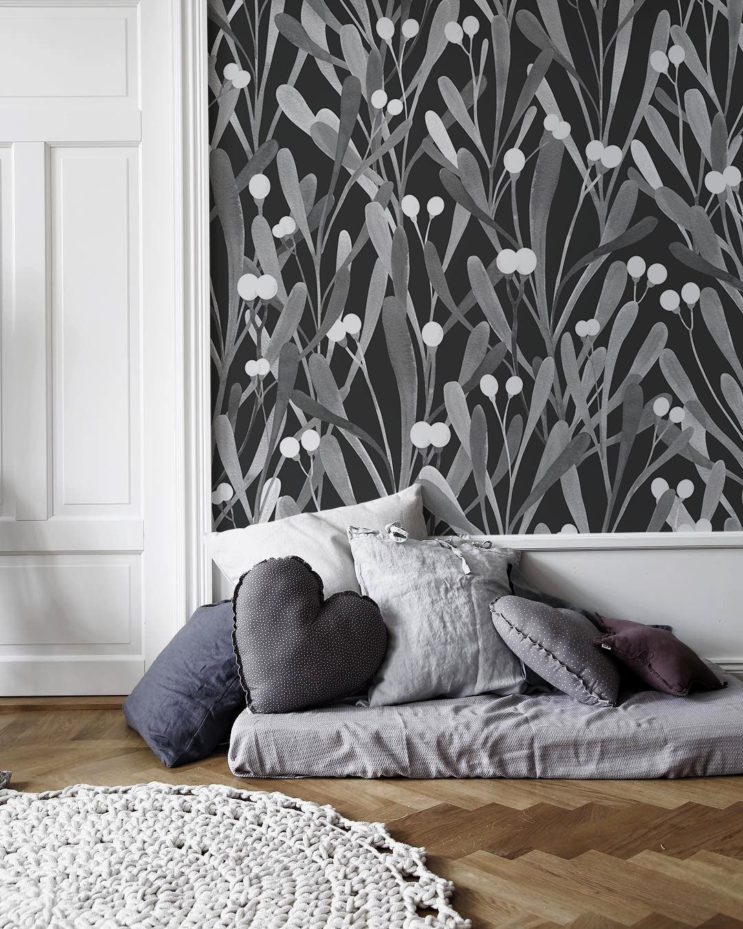 Botanical Wallpaper With Stylized Mistletoe Leaves In Black And Gray - X061