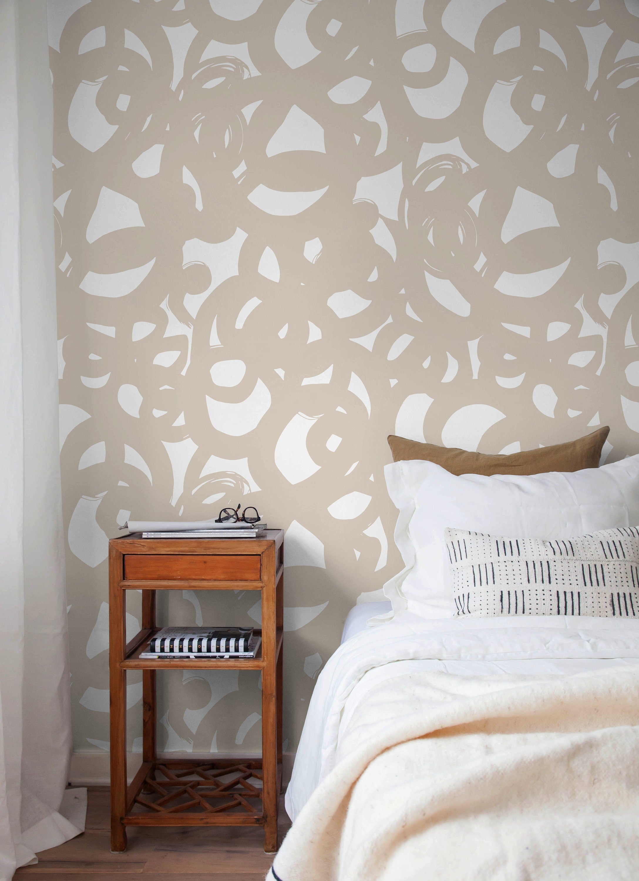 Abstract Wallpaper With Overlapping Brushstroke Circles In Beige - X080