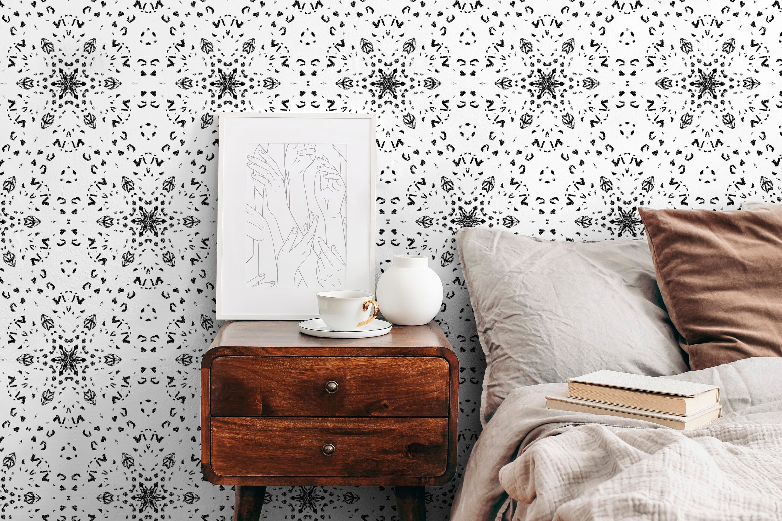 Geometric Wallpaper With A Stamped Kaleidoscope Motif In Black And White - X083