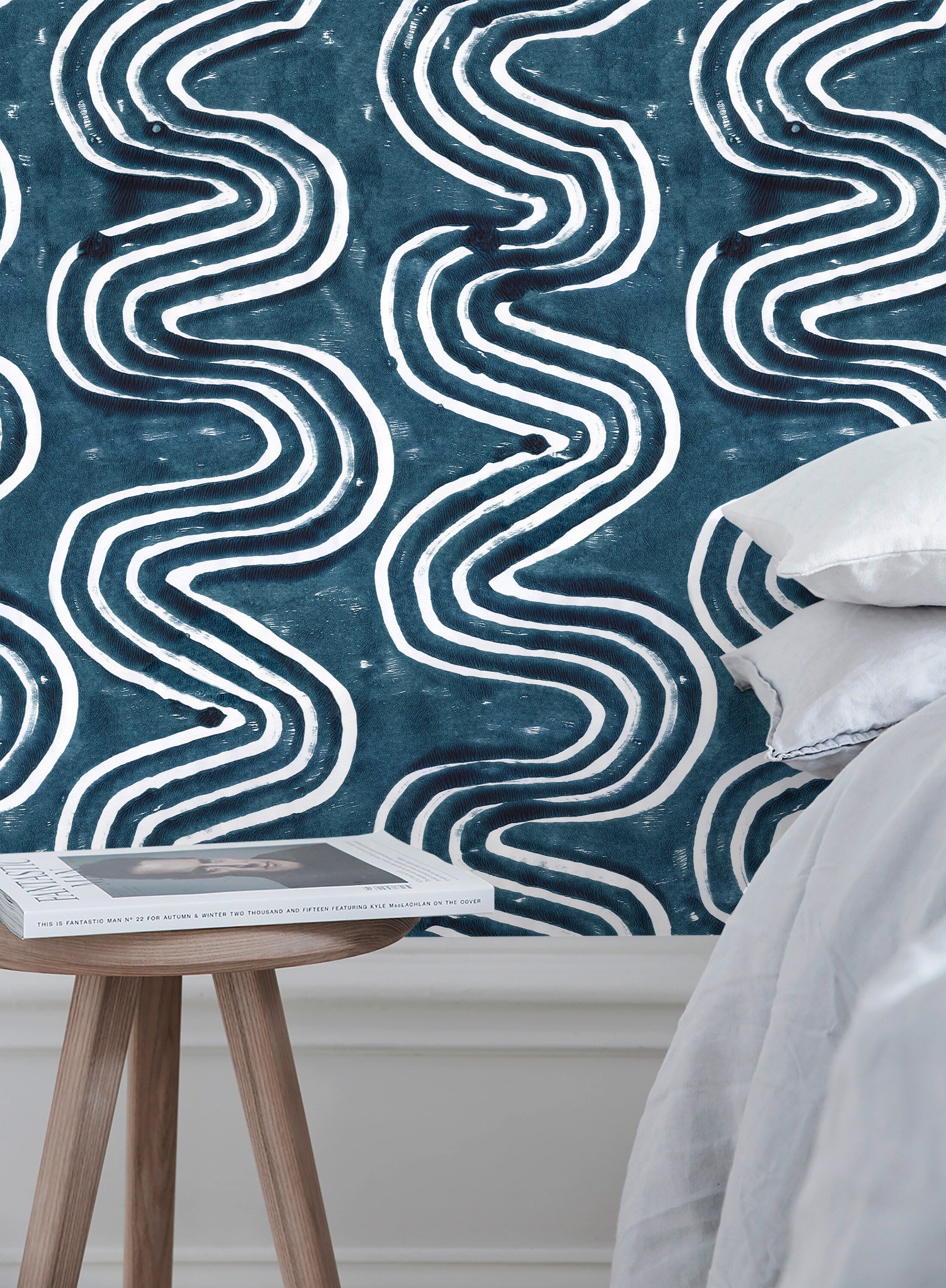 Abstract Wallpaper With Wavy Block Print Lines In Navy Blue And White - X094