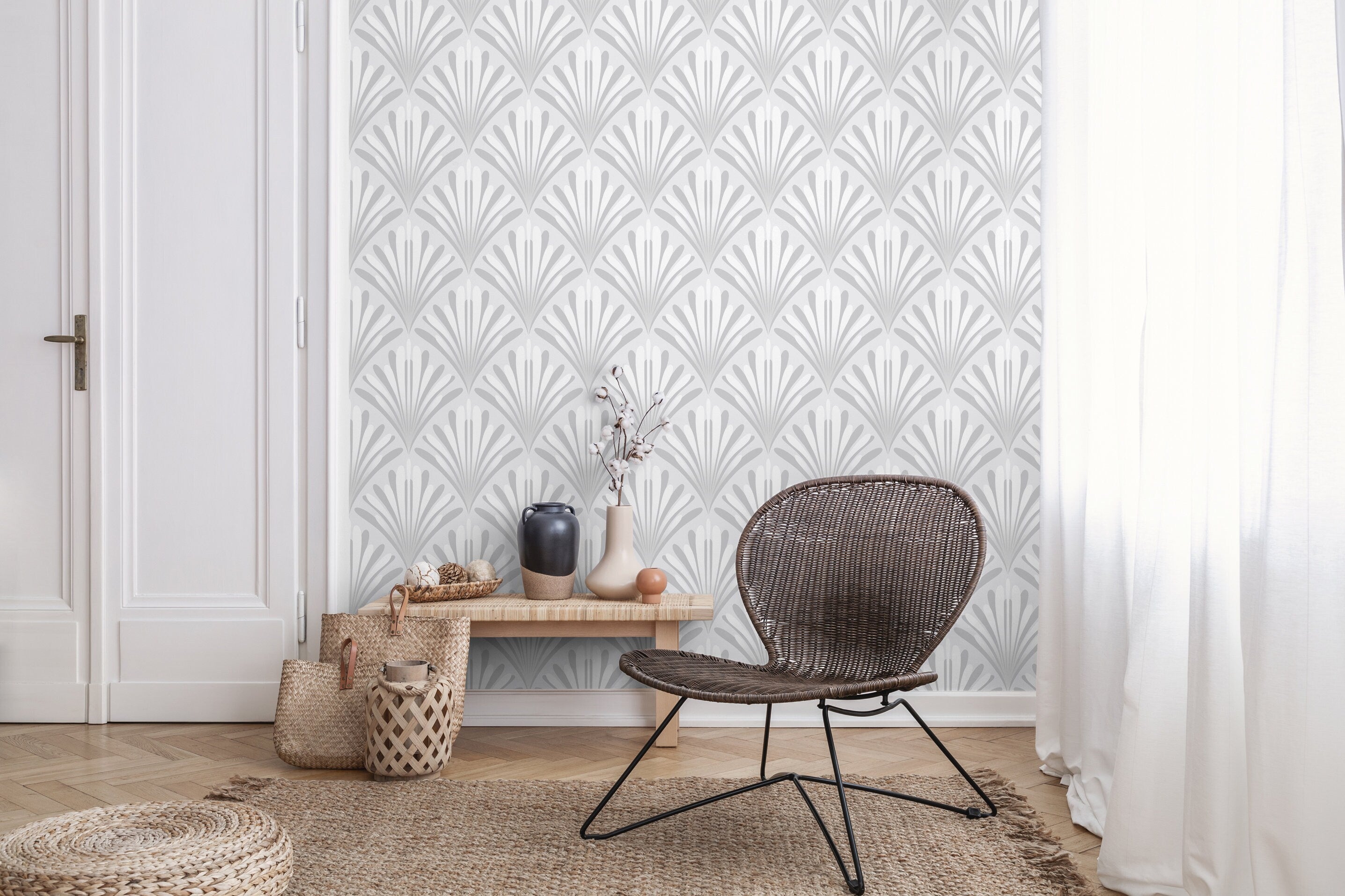 Art Deco Wallpaper With A Stylized Fan Motif In Gray And White - X136
