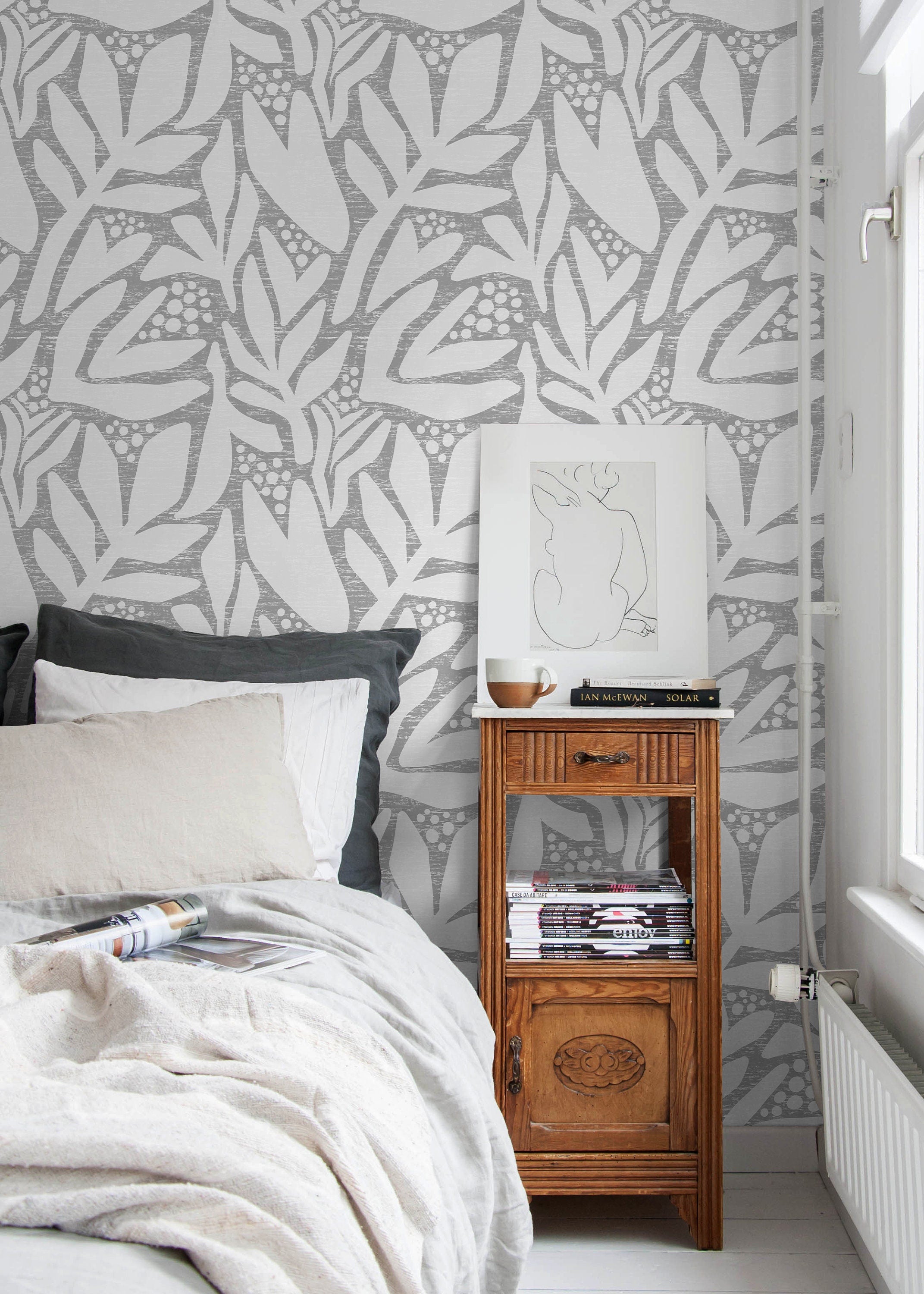 Abstract Wallpaper With A Stylized Leaf Motif In Gray And White - X181