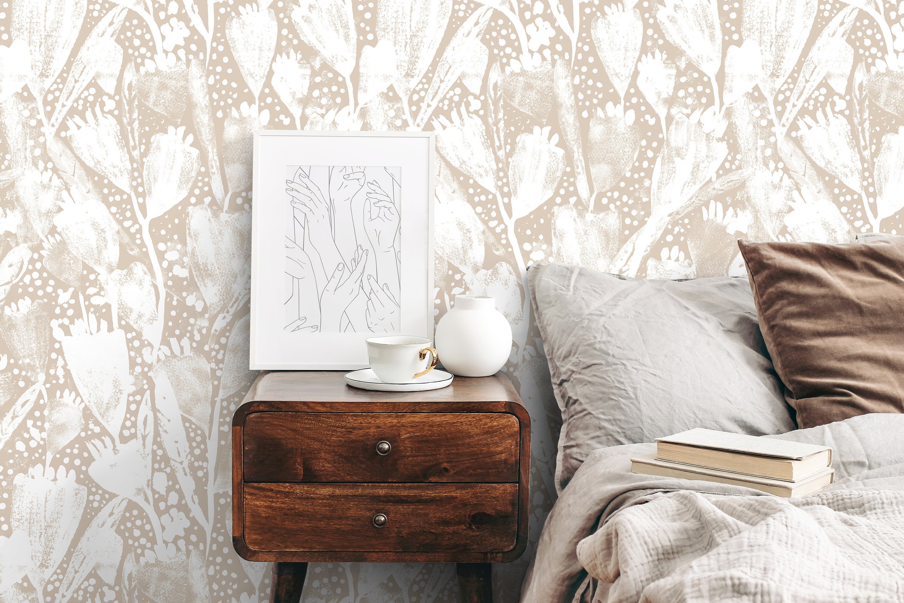 Floral Wallpaper With An Abstract Tulip Motif In White And Beige - X194