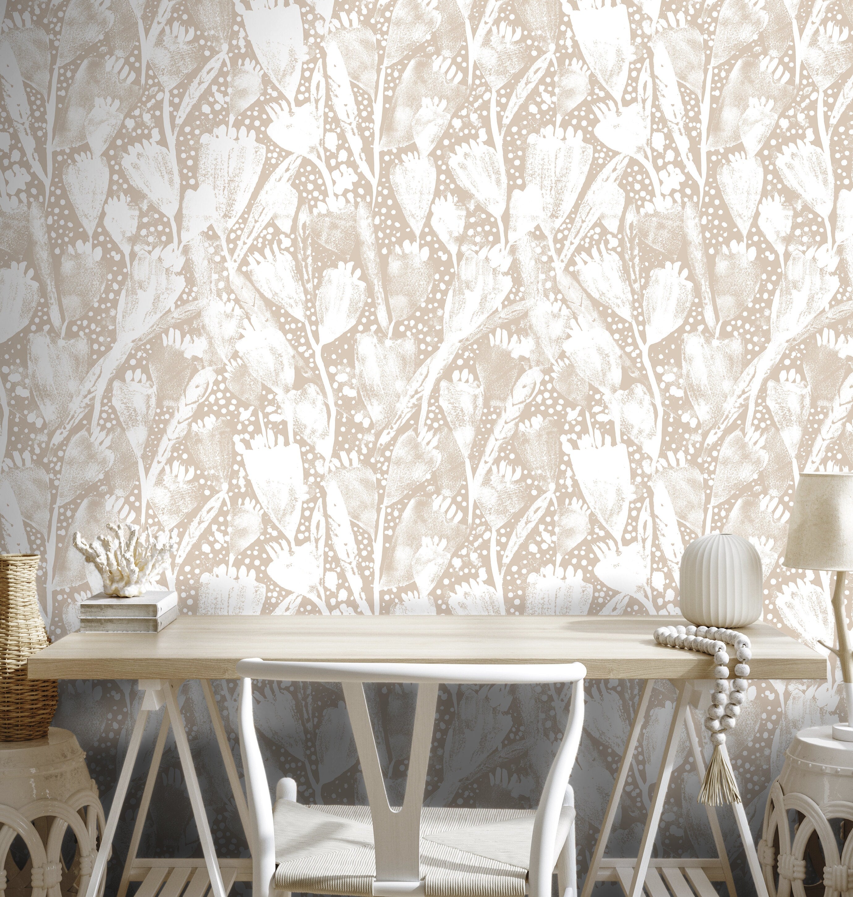 Floral Wallpaper With An Abstract Tulip Motif In White And Beige - X194