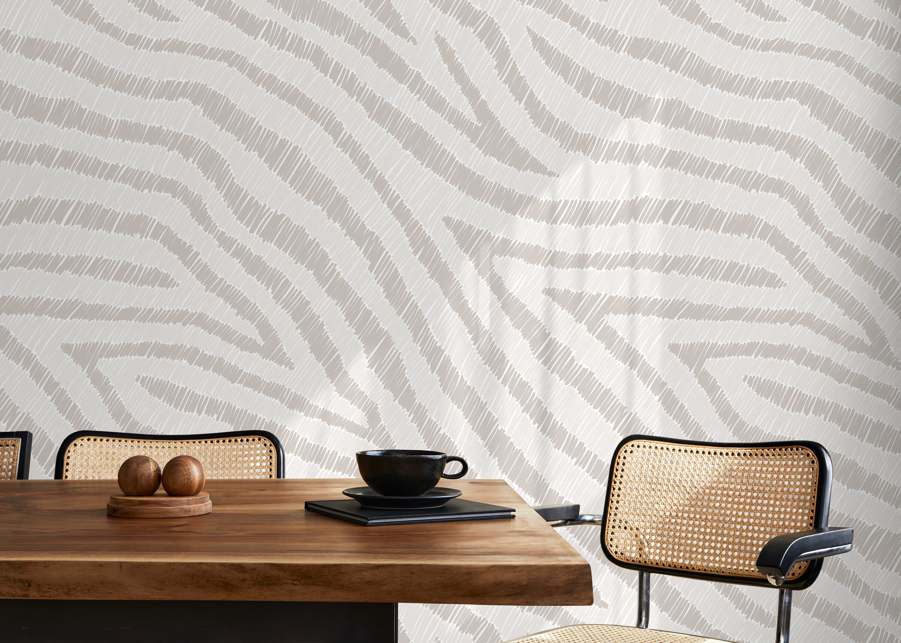 Abstract Wallpaper With Sketched Wavy Lines In Beige And Cream - D050
