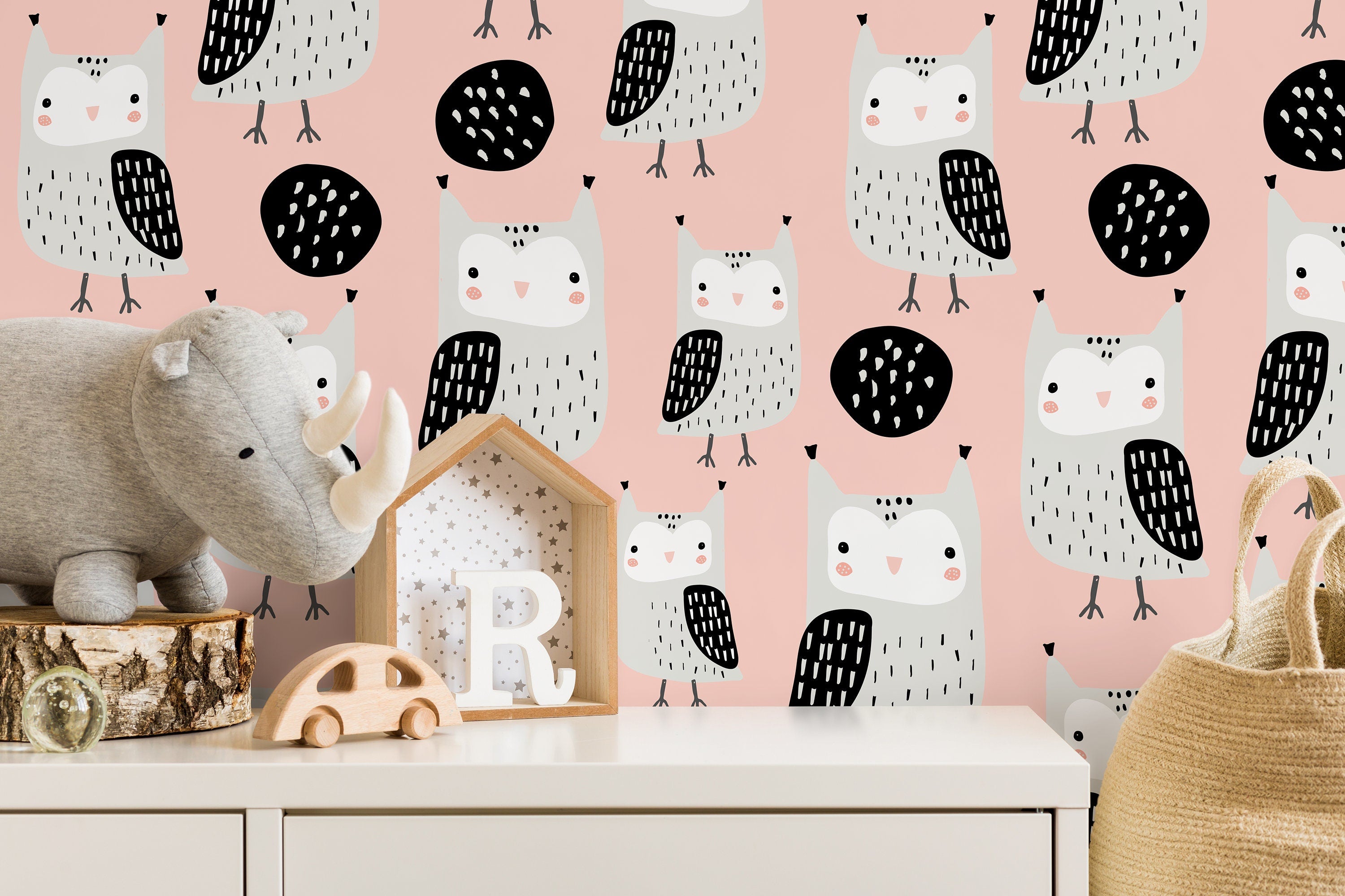 Nursery Wallpaper With A Scandinavian Owl Motif In Pink, Gray, And Black - D106