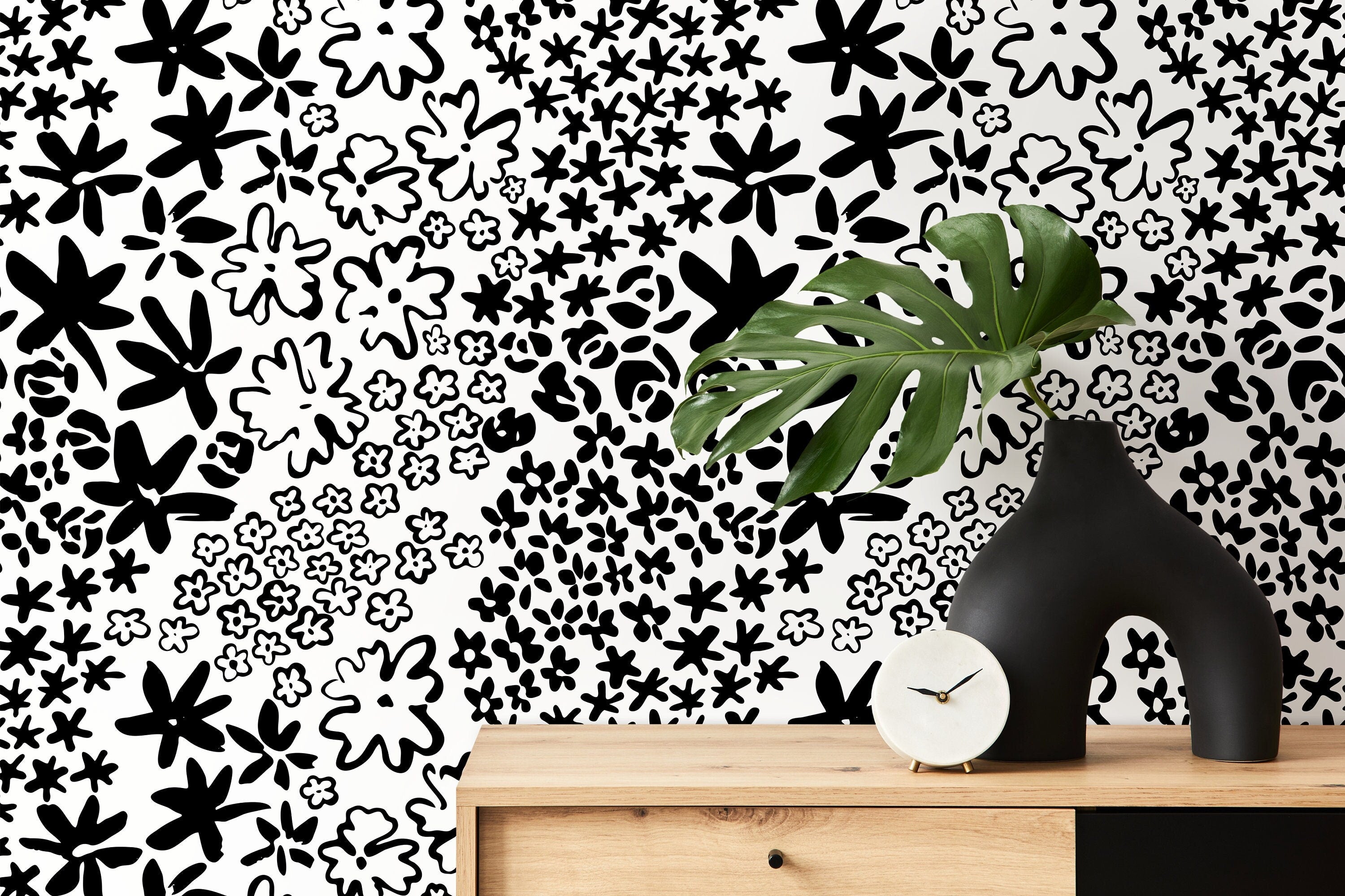 Floral Wallpaper Featuring Hand-drawn Blooms In Black And White - D165