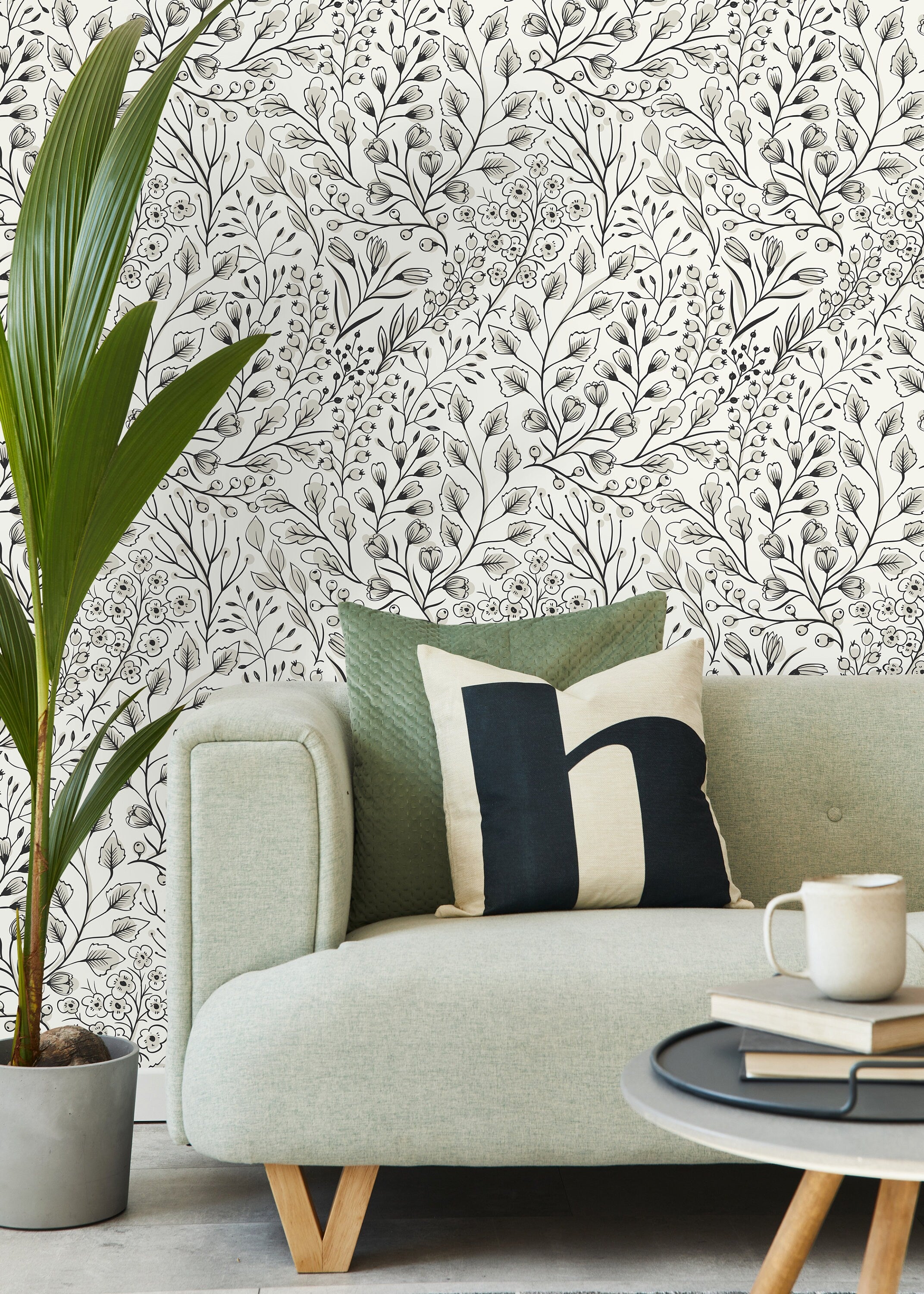Botanical Wallpaper With A Hand-drawn Wildflower Motif In Black And Gray - D145