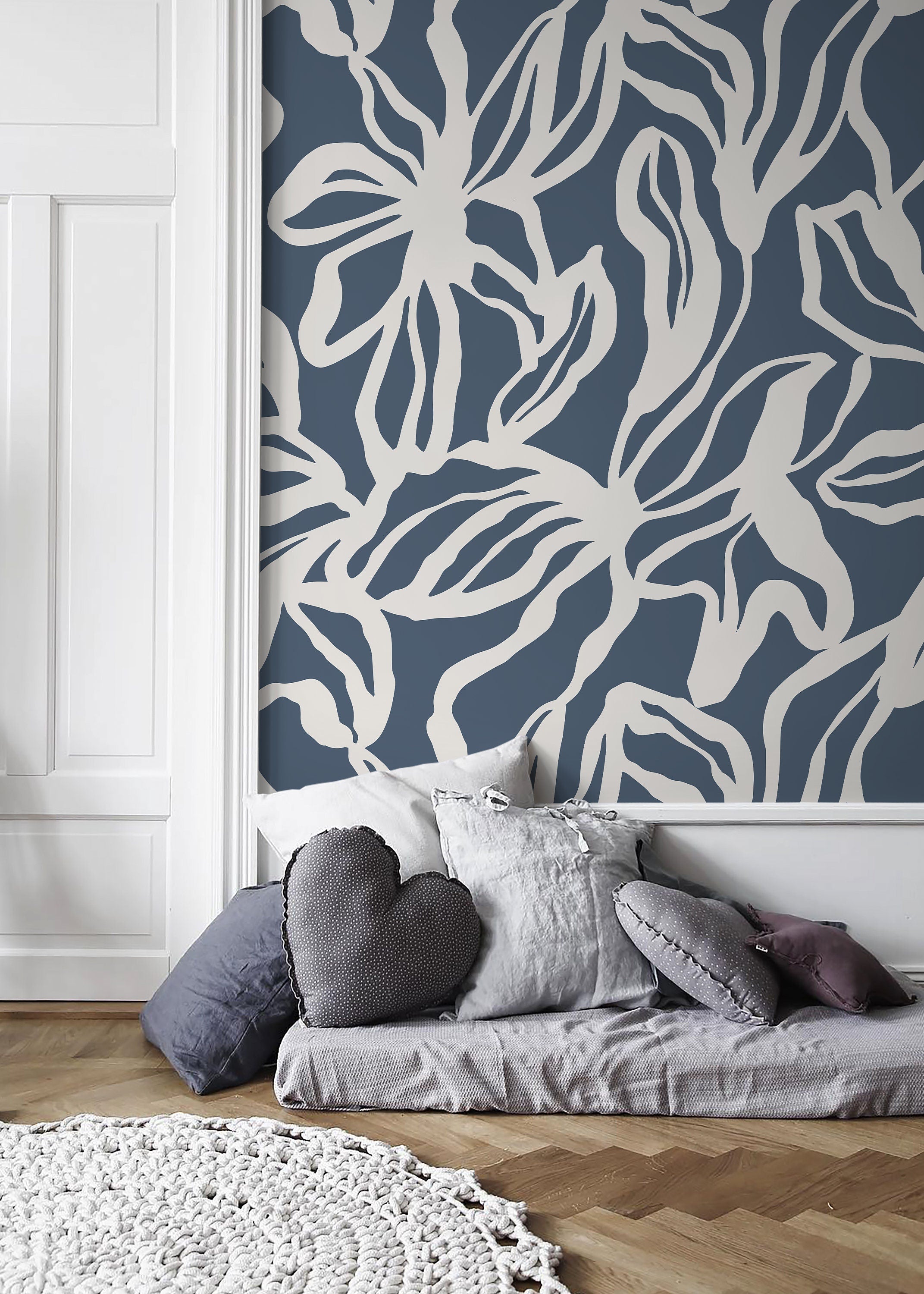 Abstract Floral Wallpaper With Bold Silhouettes In Navy And Cream - D285