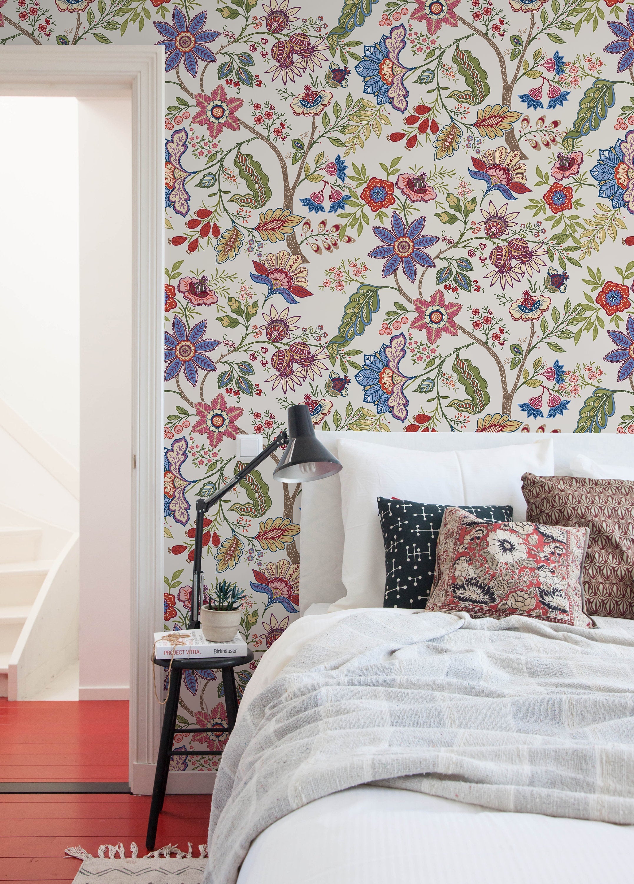 Chintz Wallpaper With A Stylized Floral Garden In Red, Blue, And Green - D384