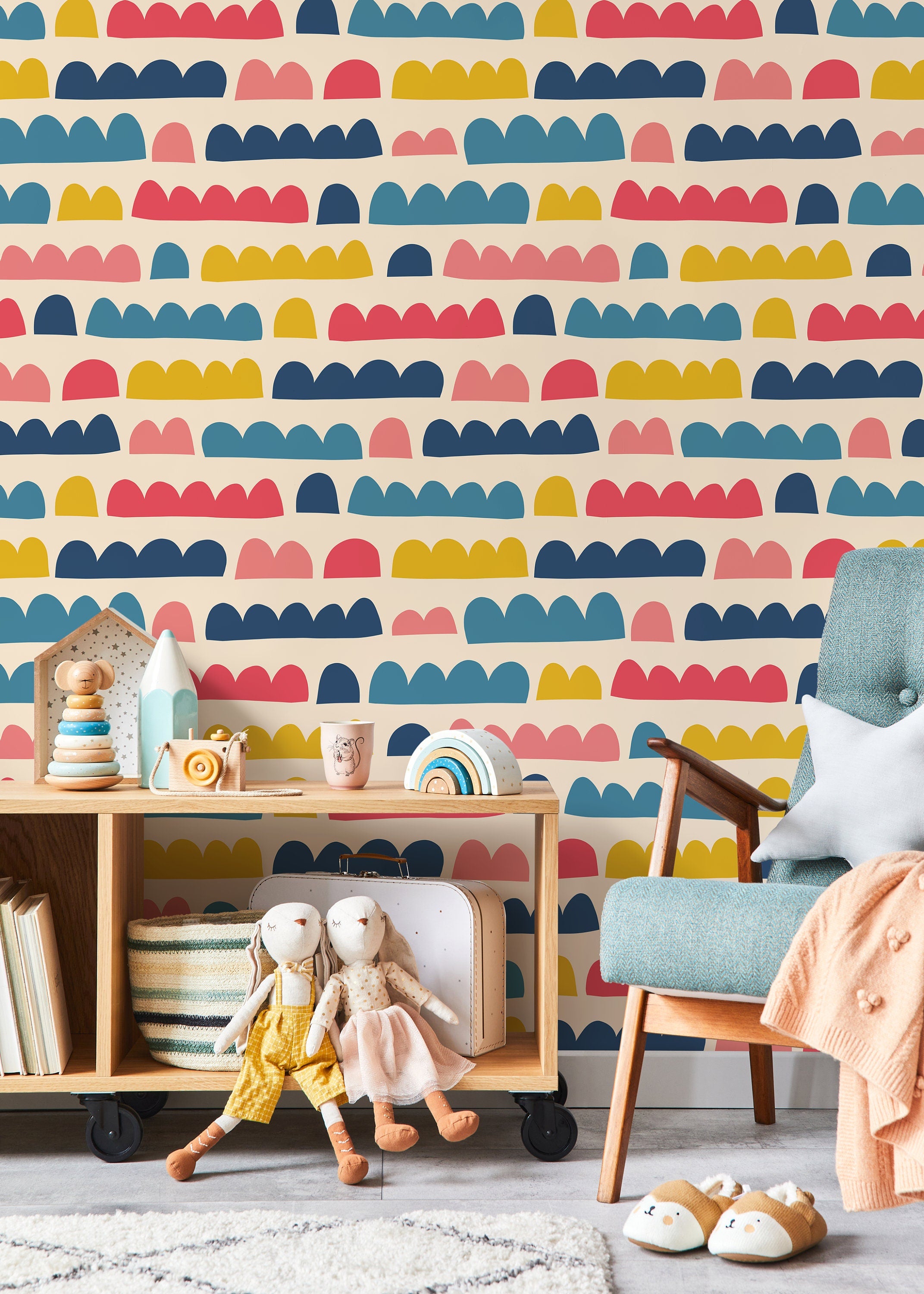 Abstract Wallpaper With Colorful Scalloped Shapes In Blue, Red, And Yellow - D338
