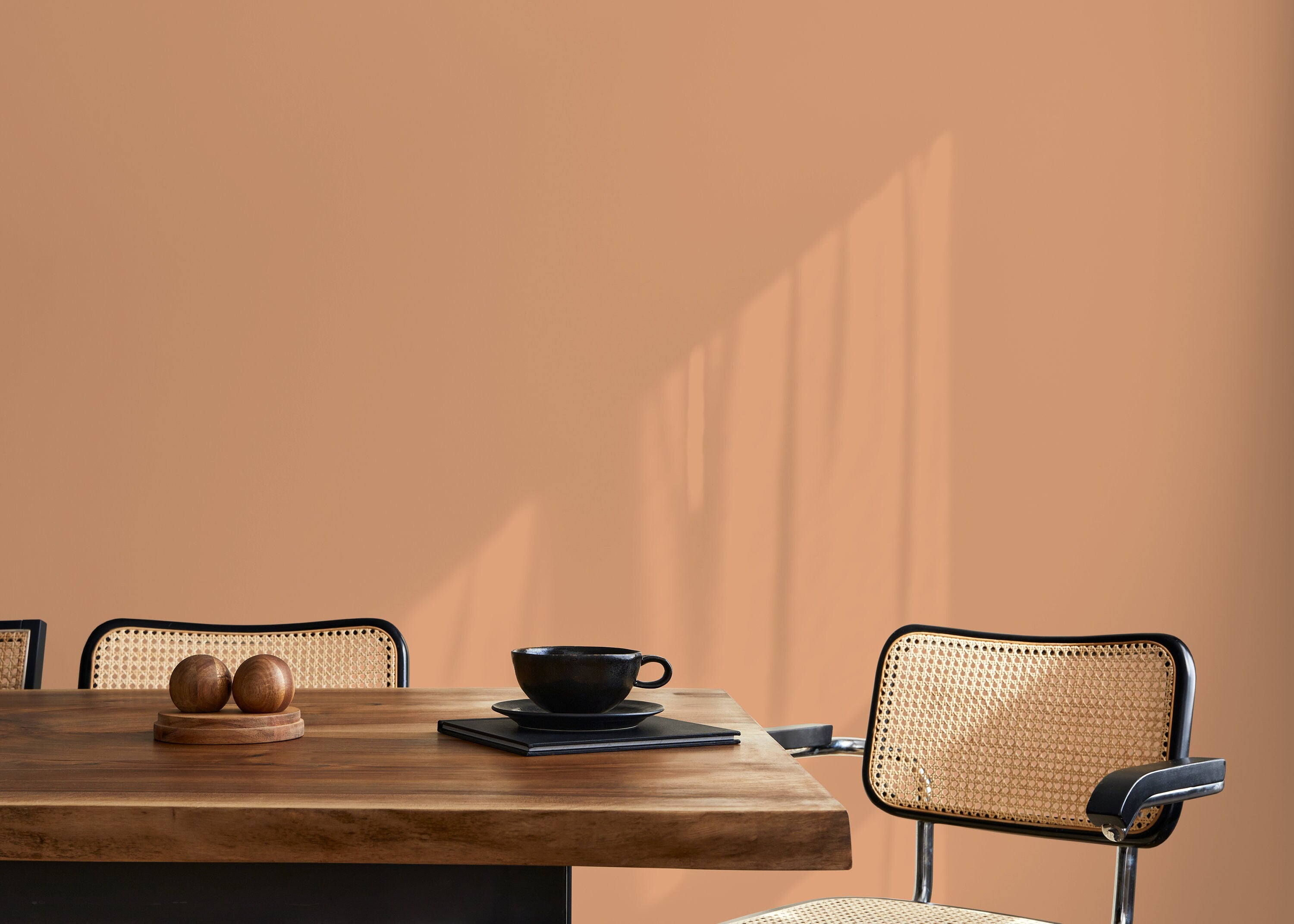 Solid Color Wallpaper Featuring A Warm Almond Tone - D426