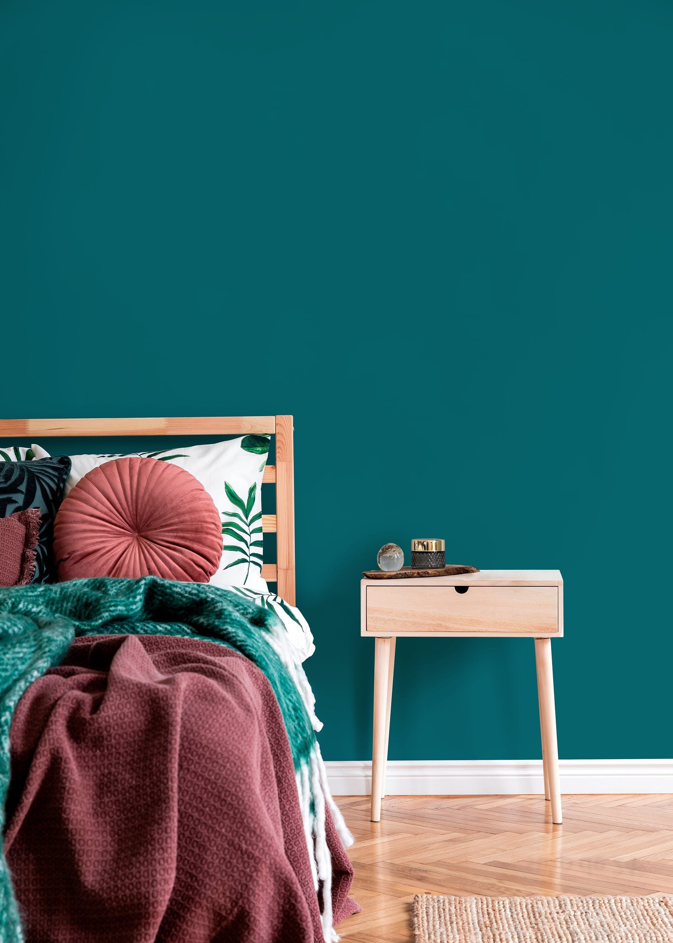 Minimalist Wallpaper Featuring A Solid Color In Skobeloff Green - D444