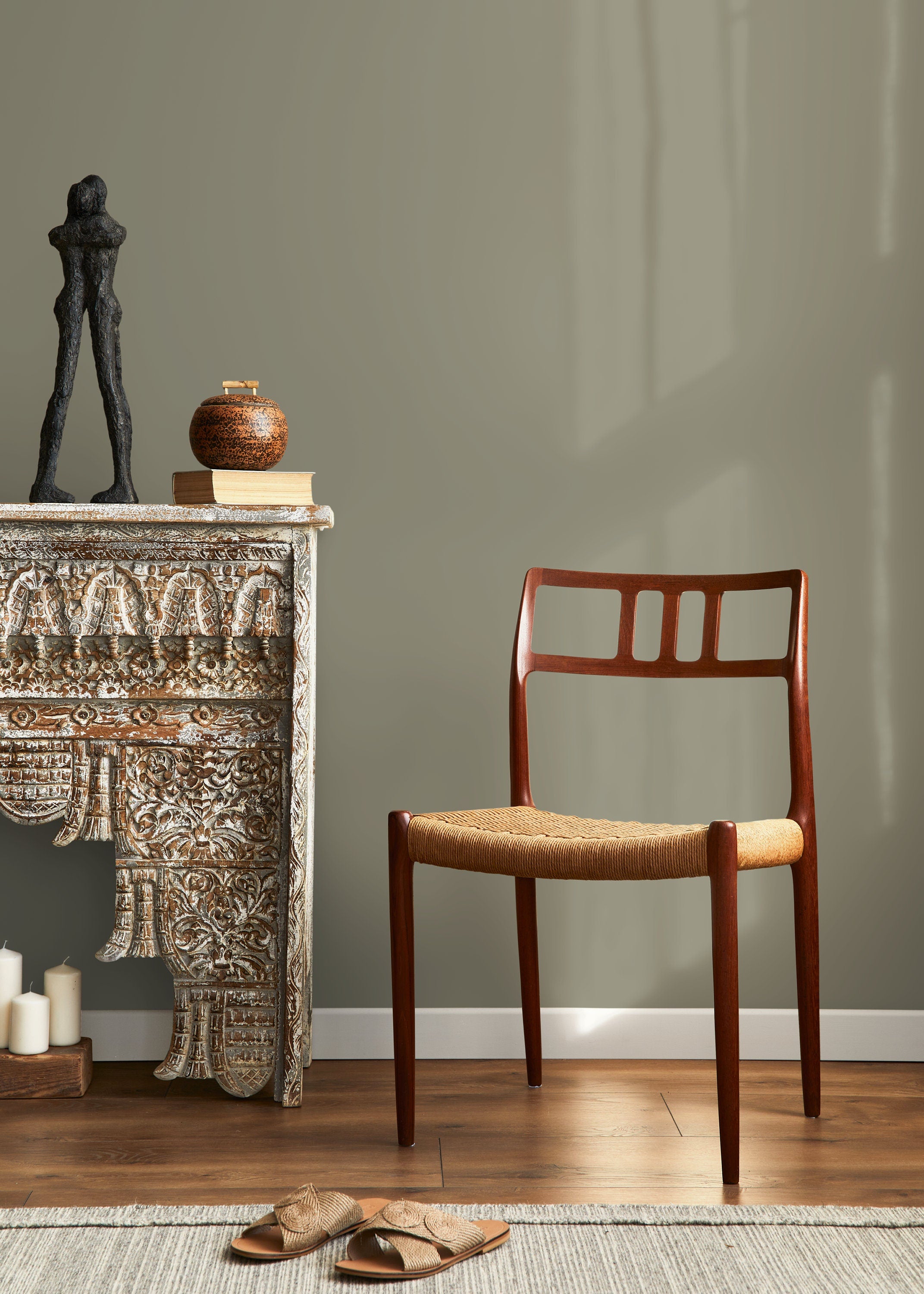 Solid Color Wallpaper Featuring A Muted Philippine Gray - D471