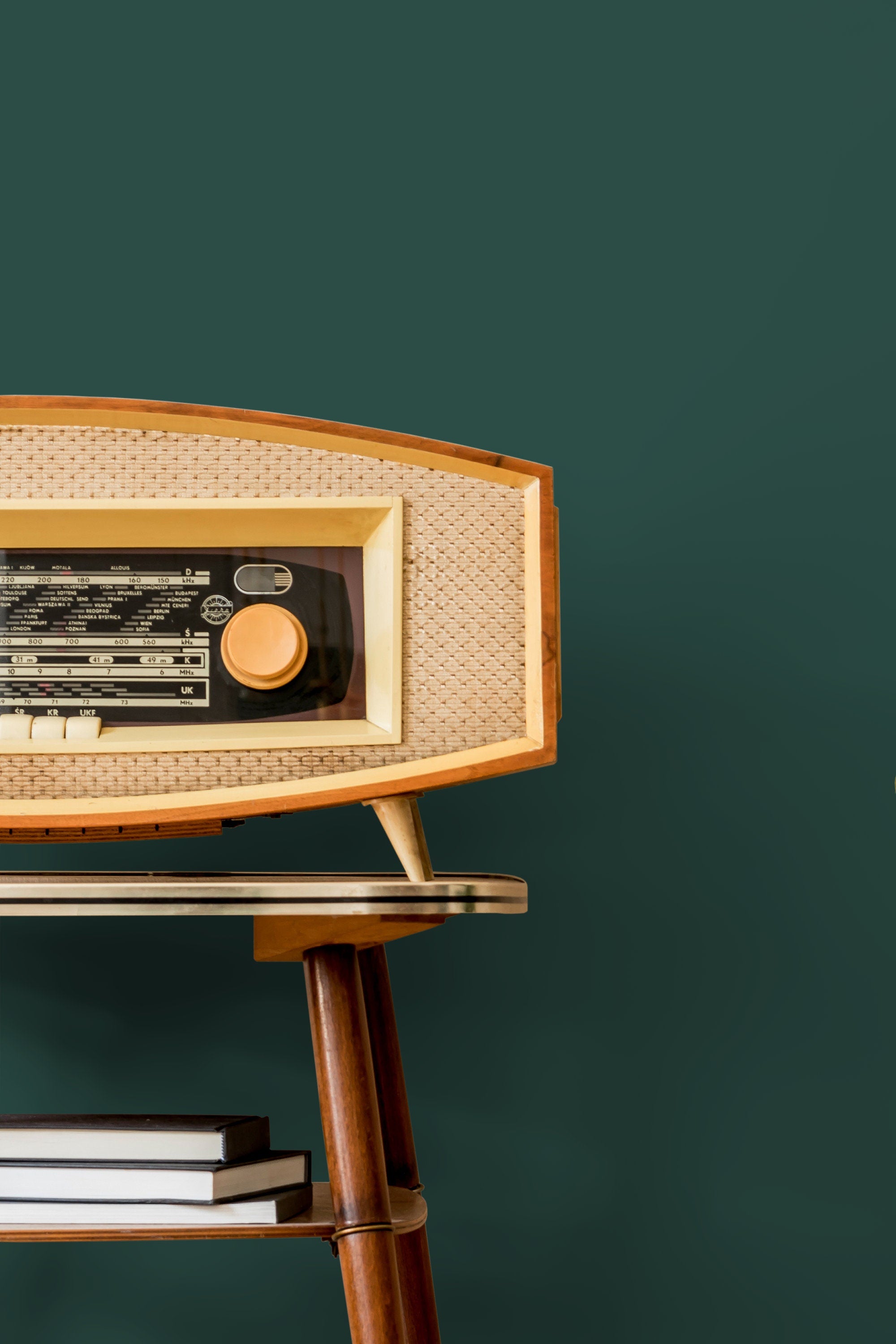 Minimalist Wallpaper With A Solid Field Of Dark Green - D432