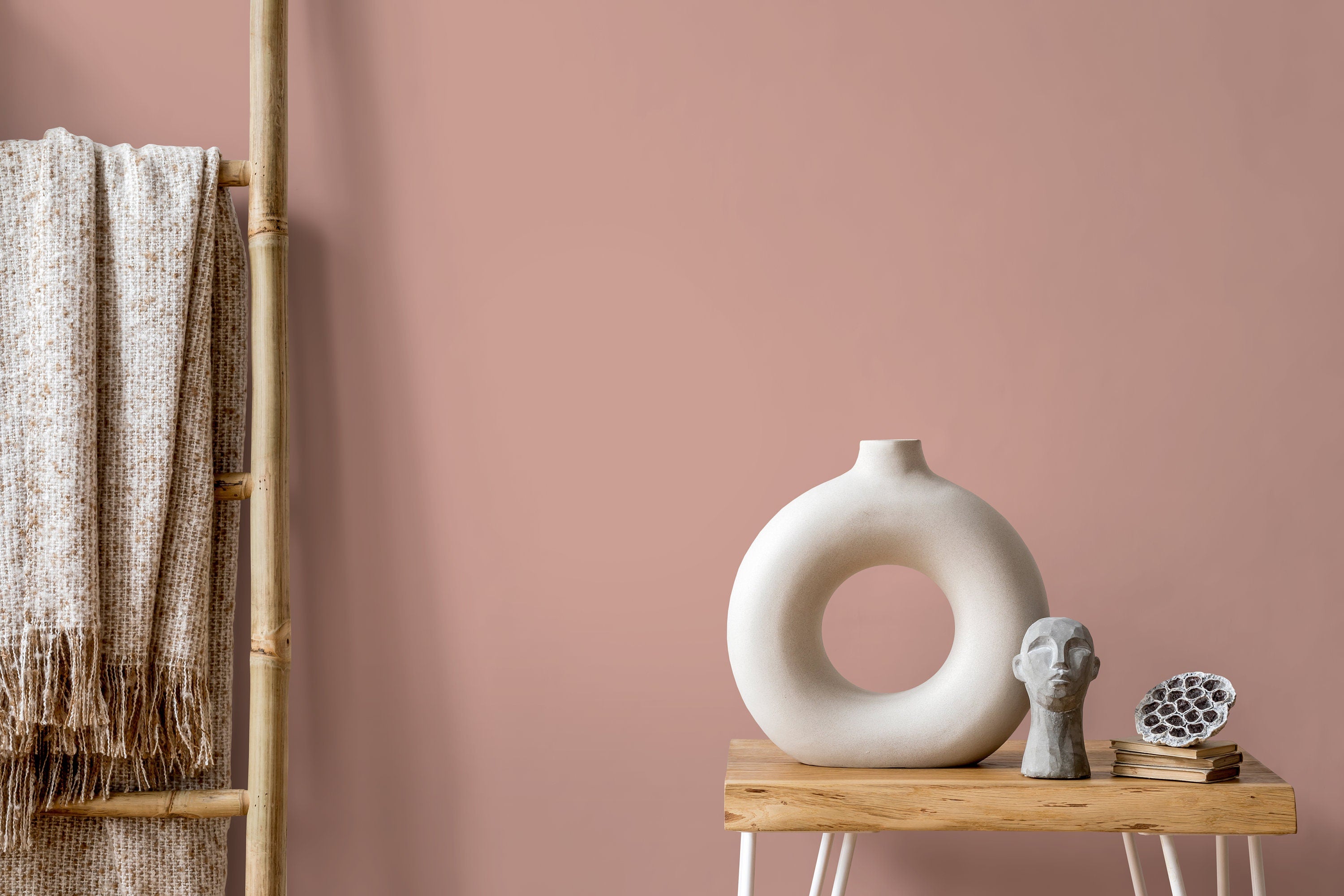 Solid Color Wallpaper With A Minimalist Style In Blush Pink - D453