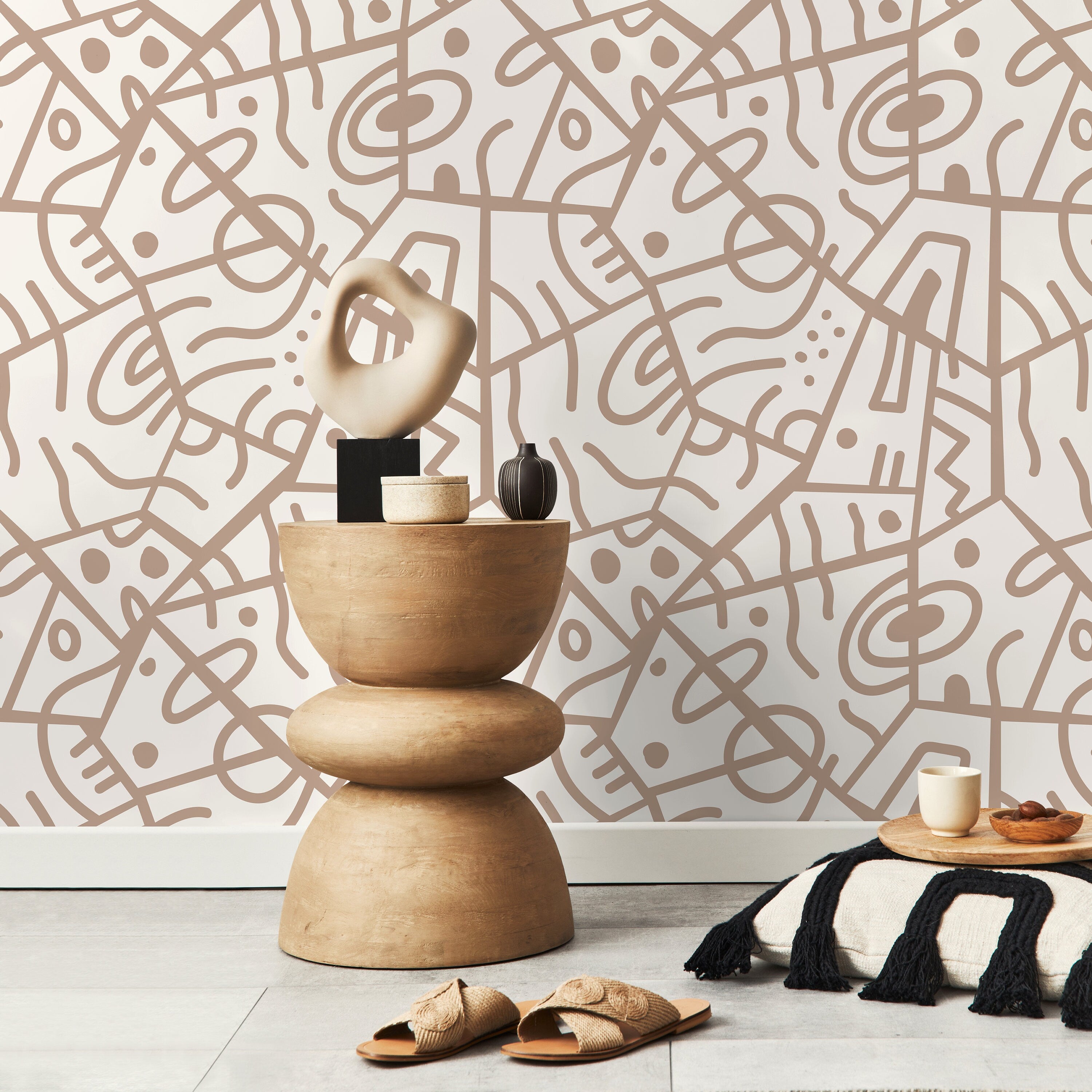 Ethnic Wallpaper Featuring An Abstract Tribal Motif In Beige - D550