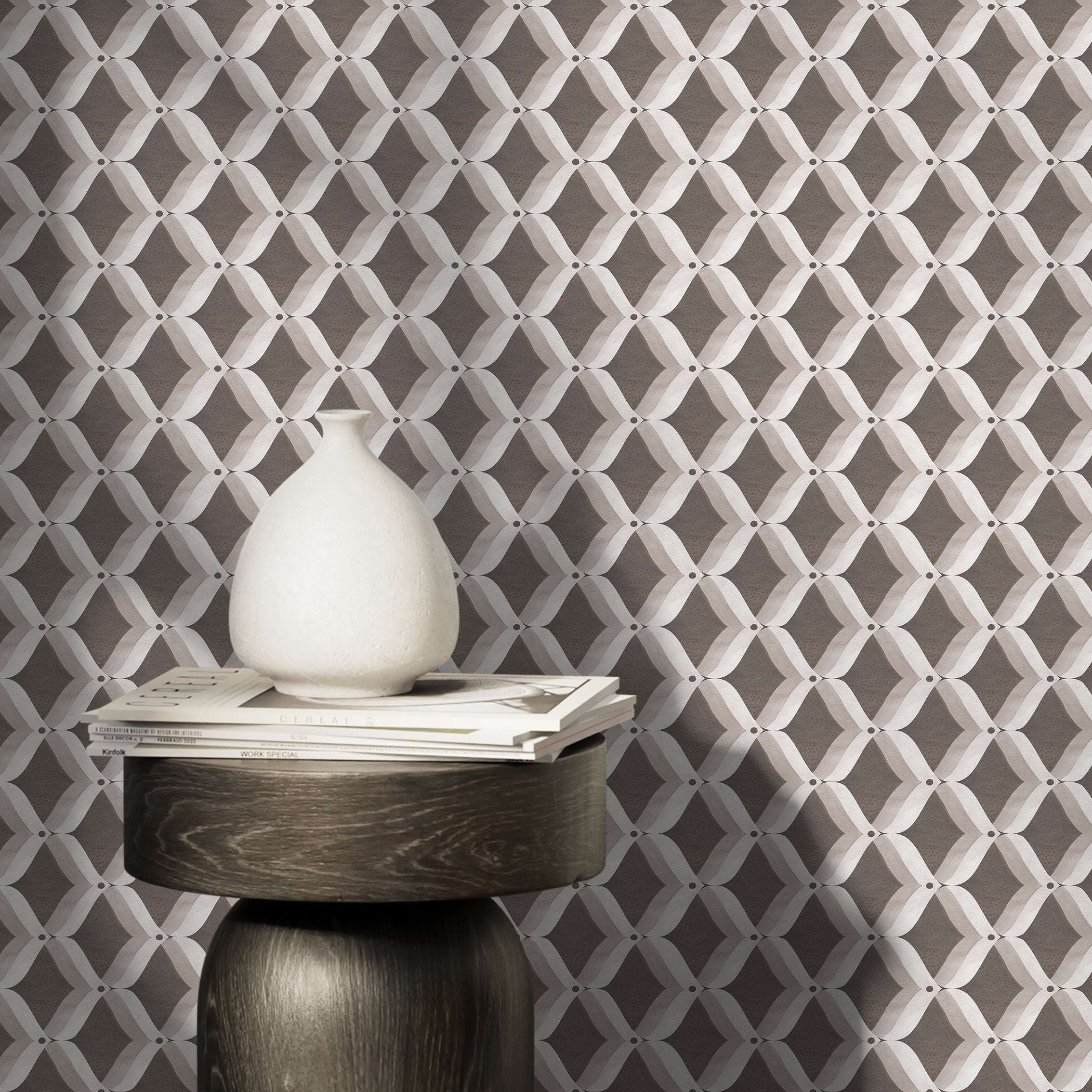 Geometric Wallpaper With A Wavy Lattice Motif In Brown And Gray - X022