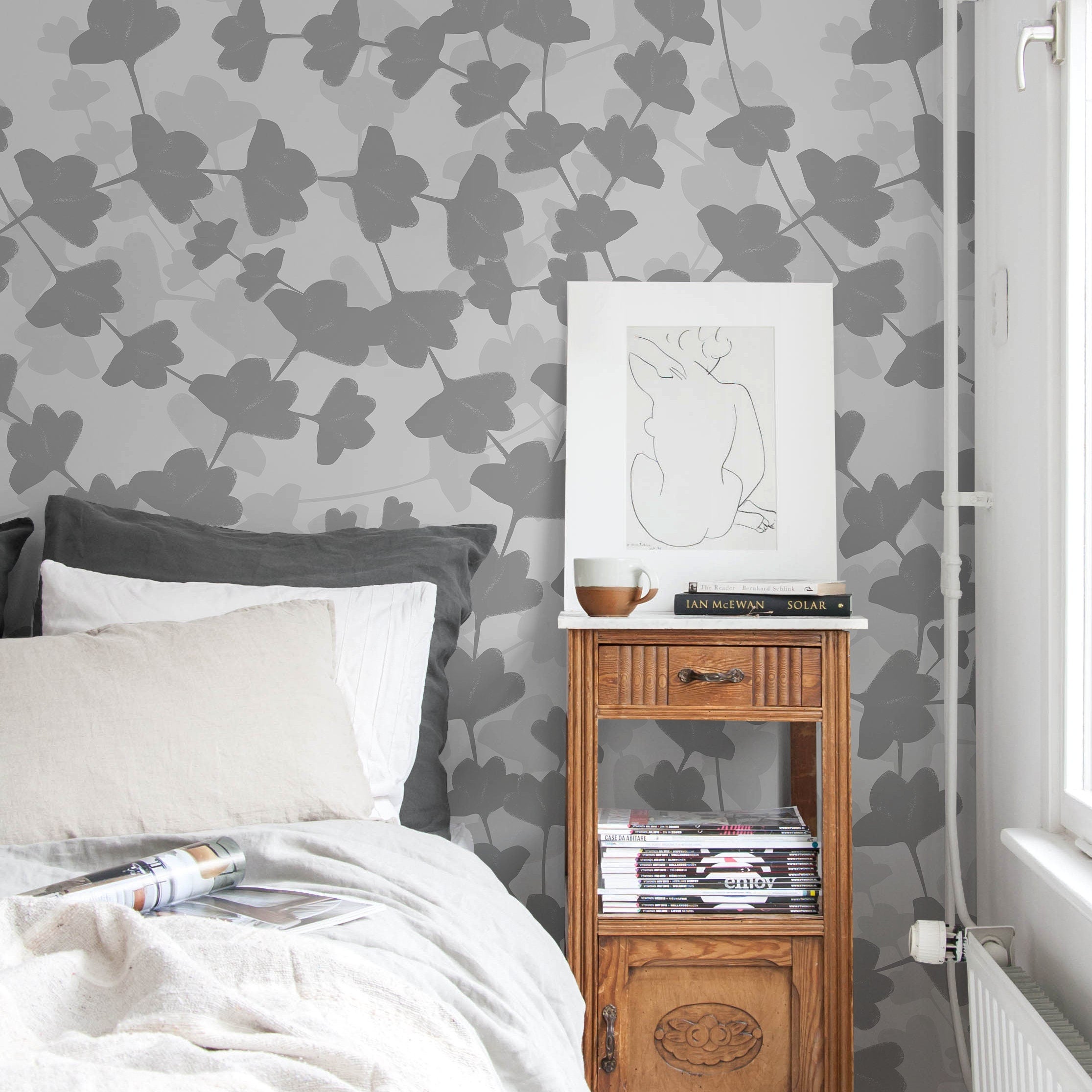 Botanical Wallpaper With Layered Floral Silhouettes In Gray - X016