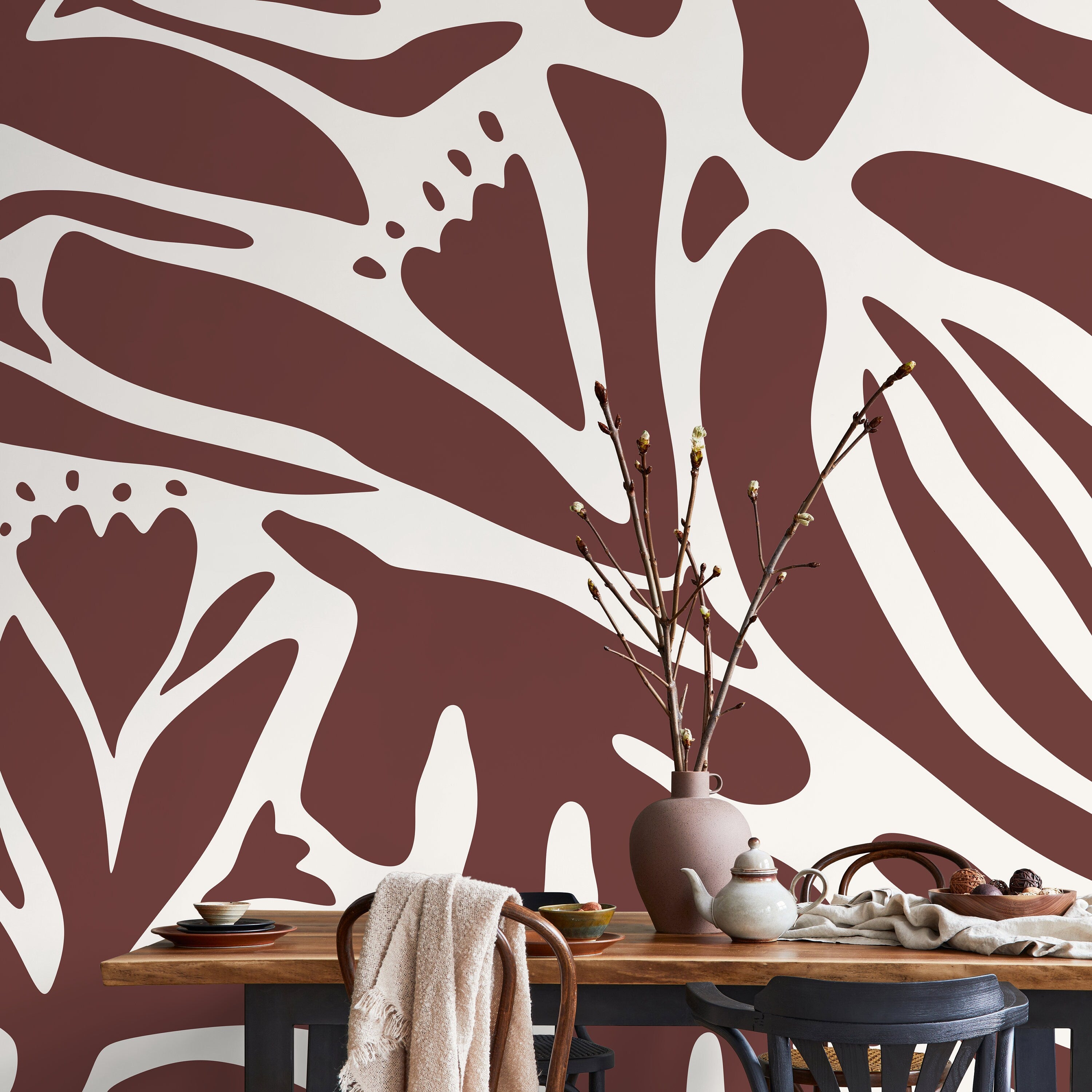 Abstract Wallpaper With Bold Botanical Silhouettes In Brown And White - D704