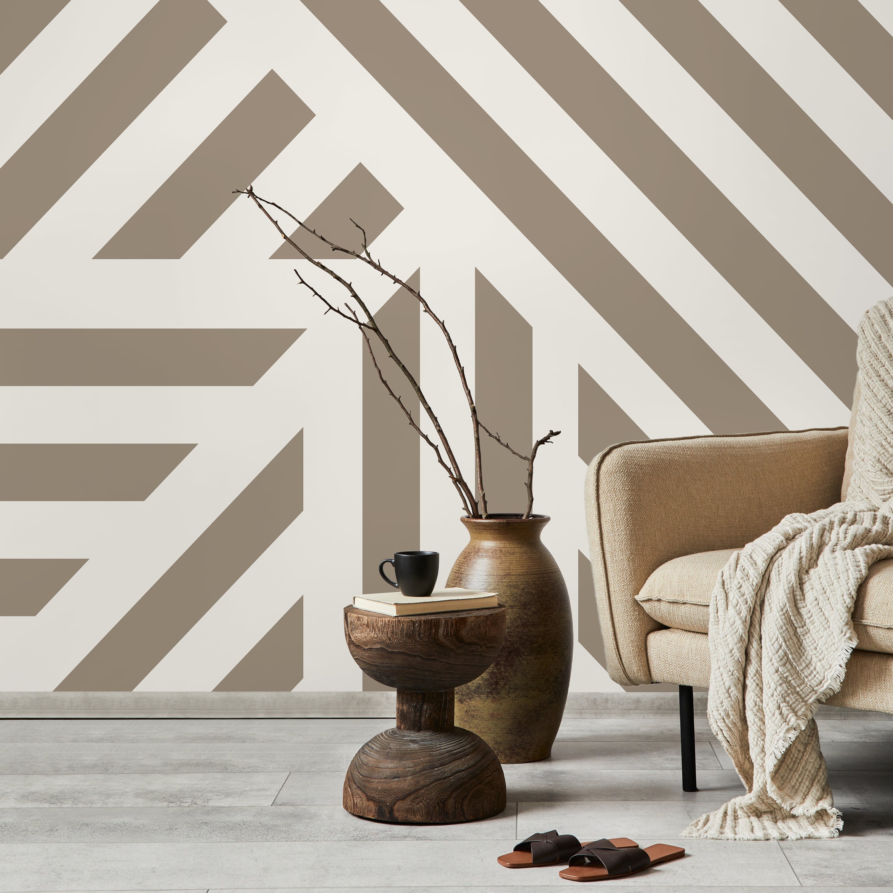 Geometric Wallpaper With Bold Diagonal Stripes In Beige And Off-white - D734