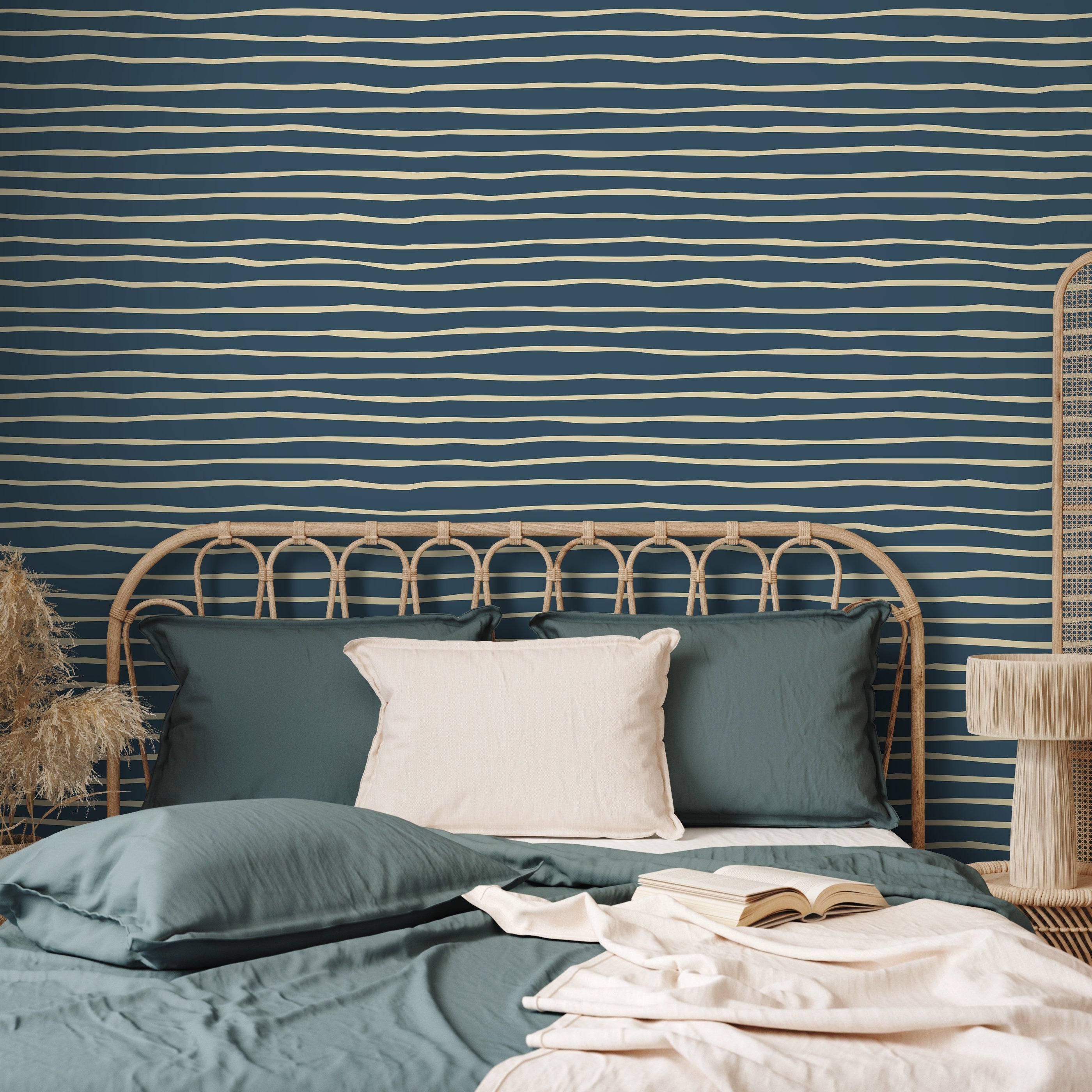 Striped Wallpaper With Wavy Hand-drawn Lines In Blue And Cream - D776