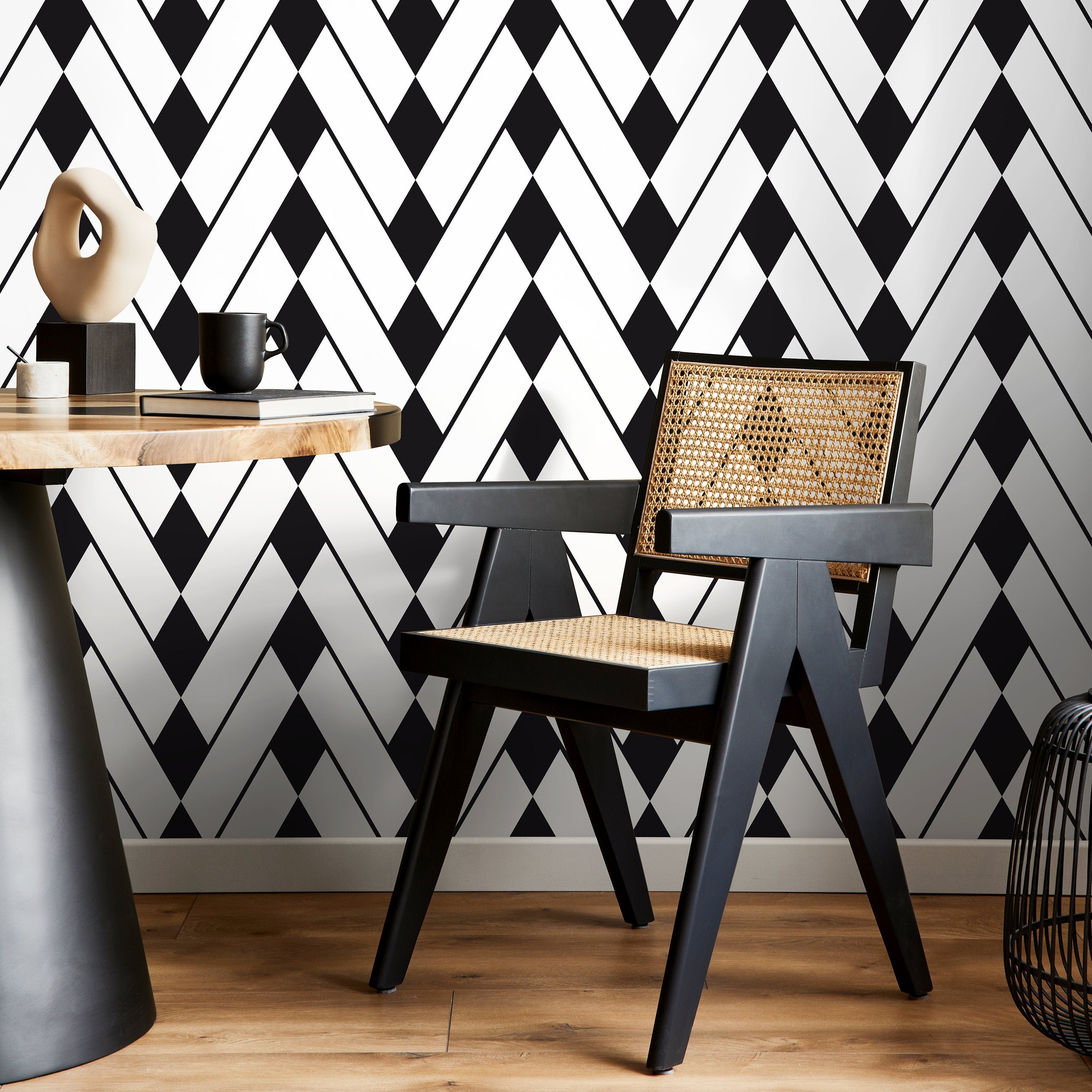 Geometric Wallpaper With A Bold Zigzag Diamond Motif In Black And White - A327