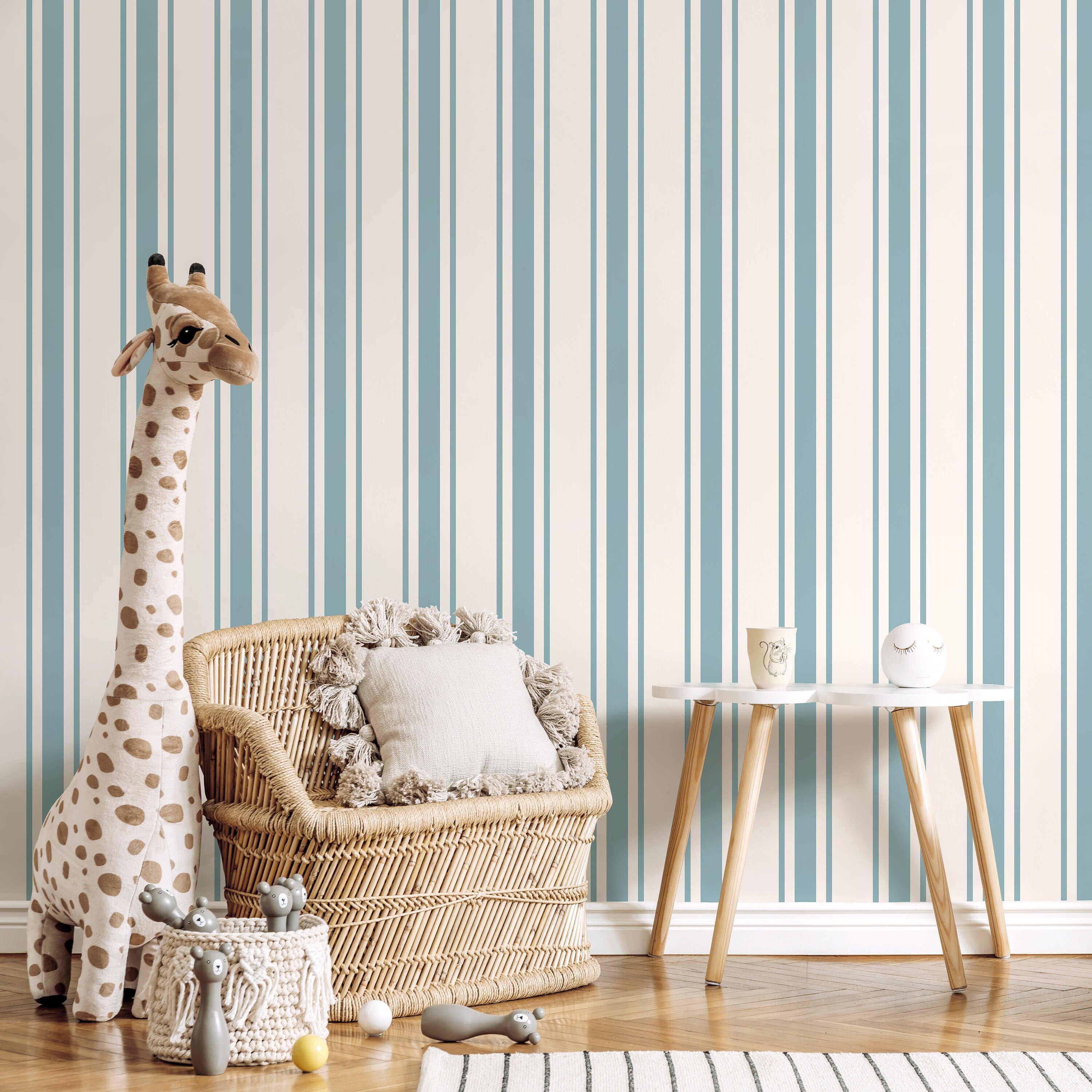 Vintage Striped Wallpaper With Classic Lines In Light Blue And Cream - D758