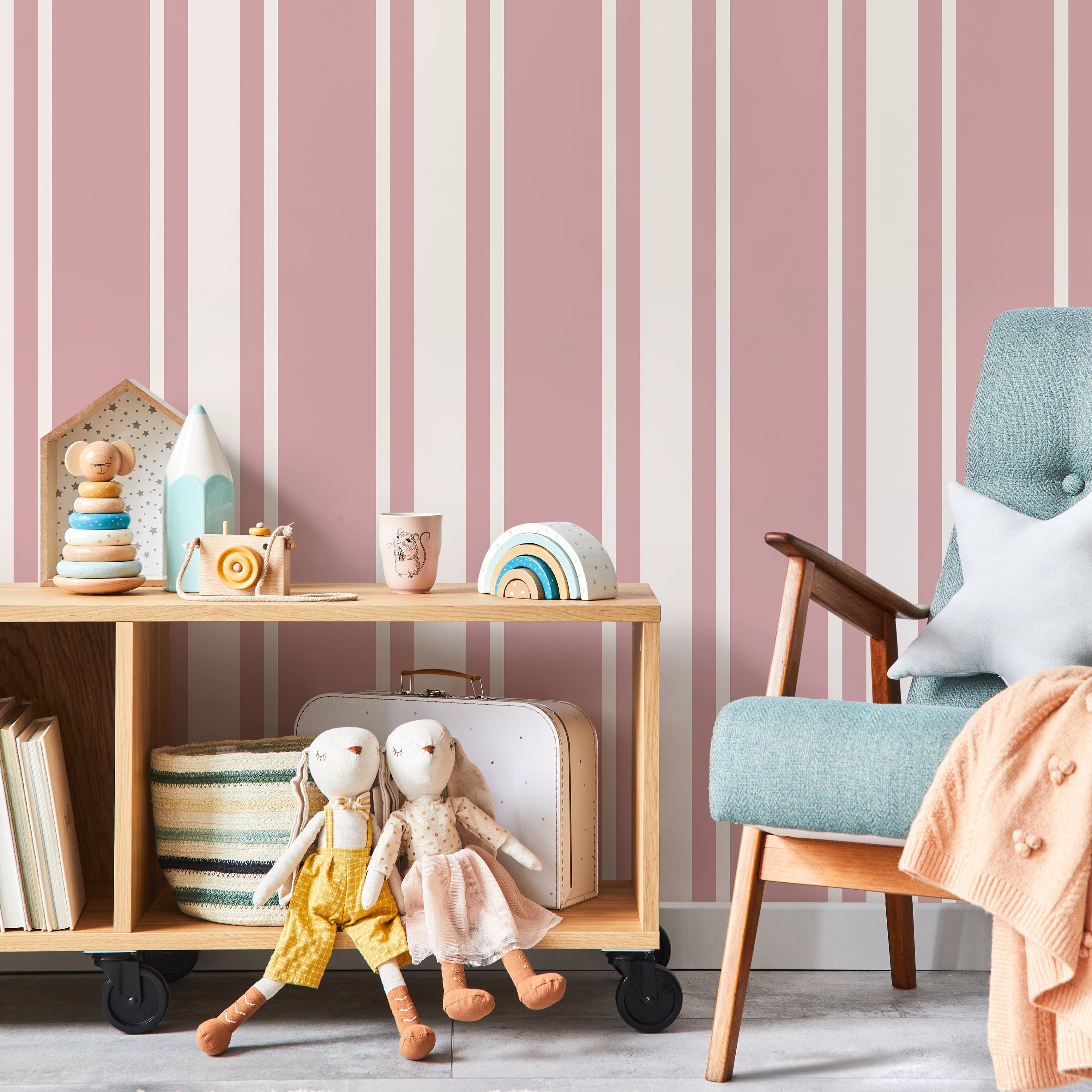 Striped Wallpaper With A Classic Varied Stripe Motif In Pink And Cream - D759