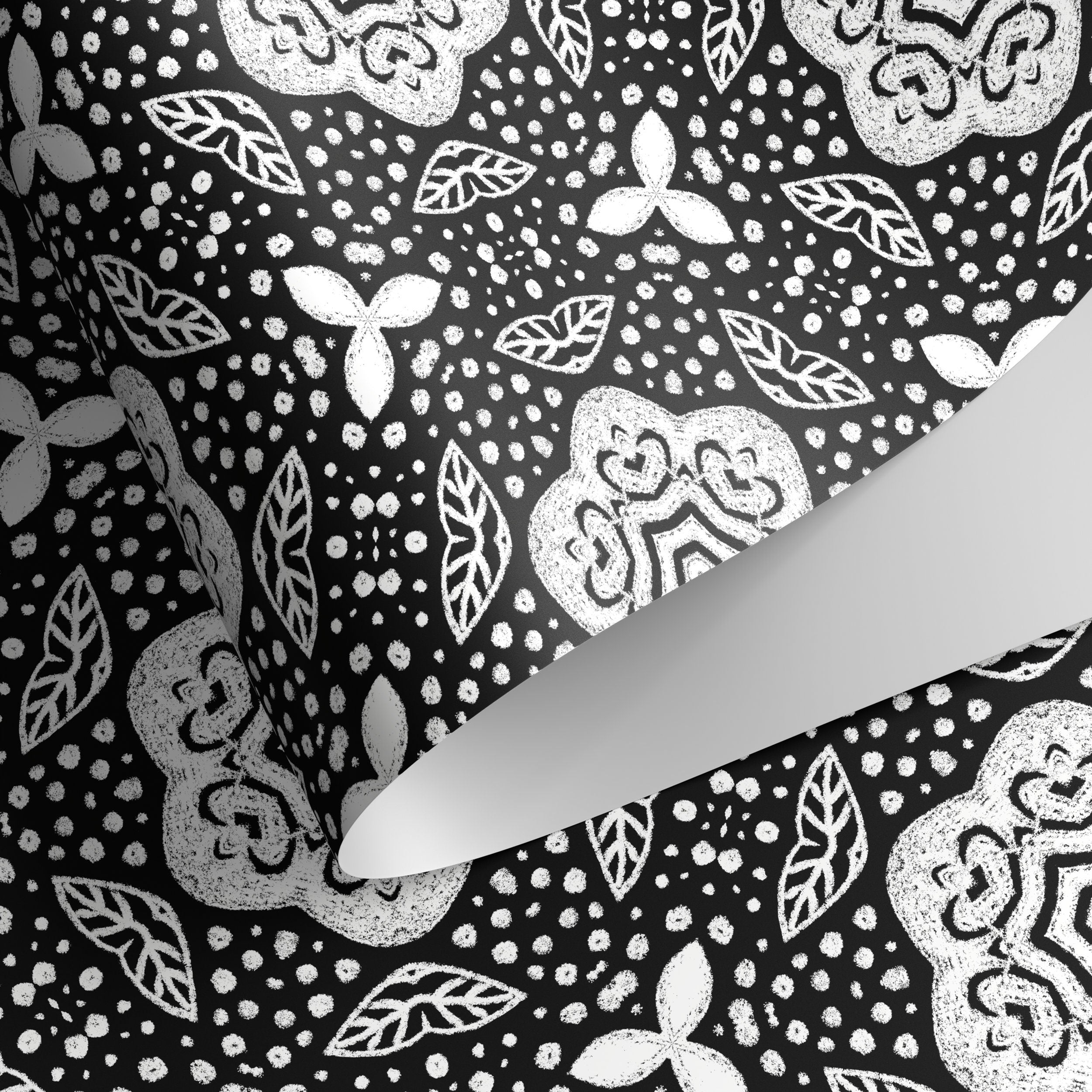 Mandala Wallpaper With An Intricate Medallion Motif In Black And White - X099