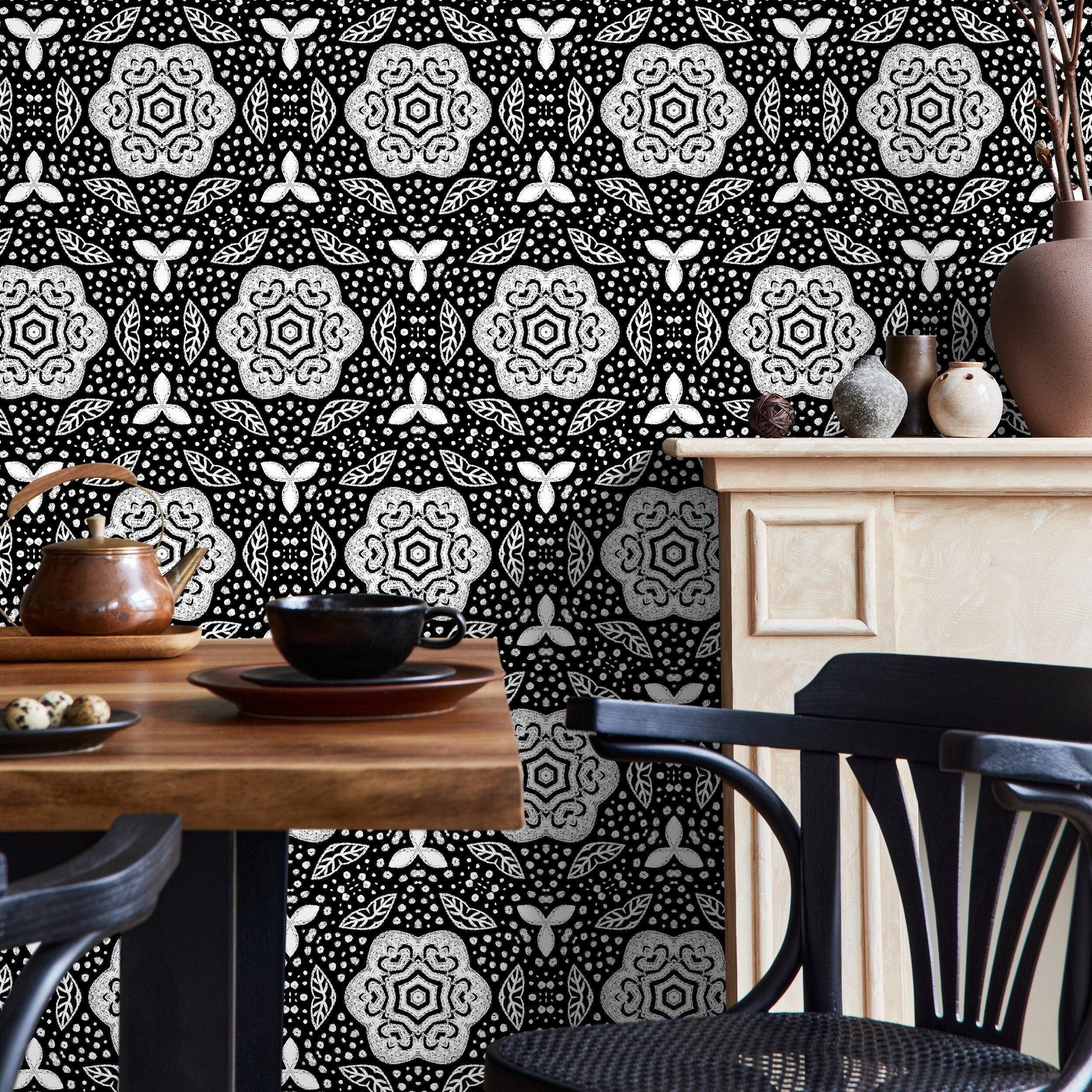 Mandala Wallpaper With An Intricate Medallion Motif In Black And White - X099