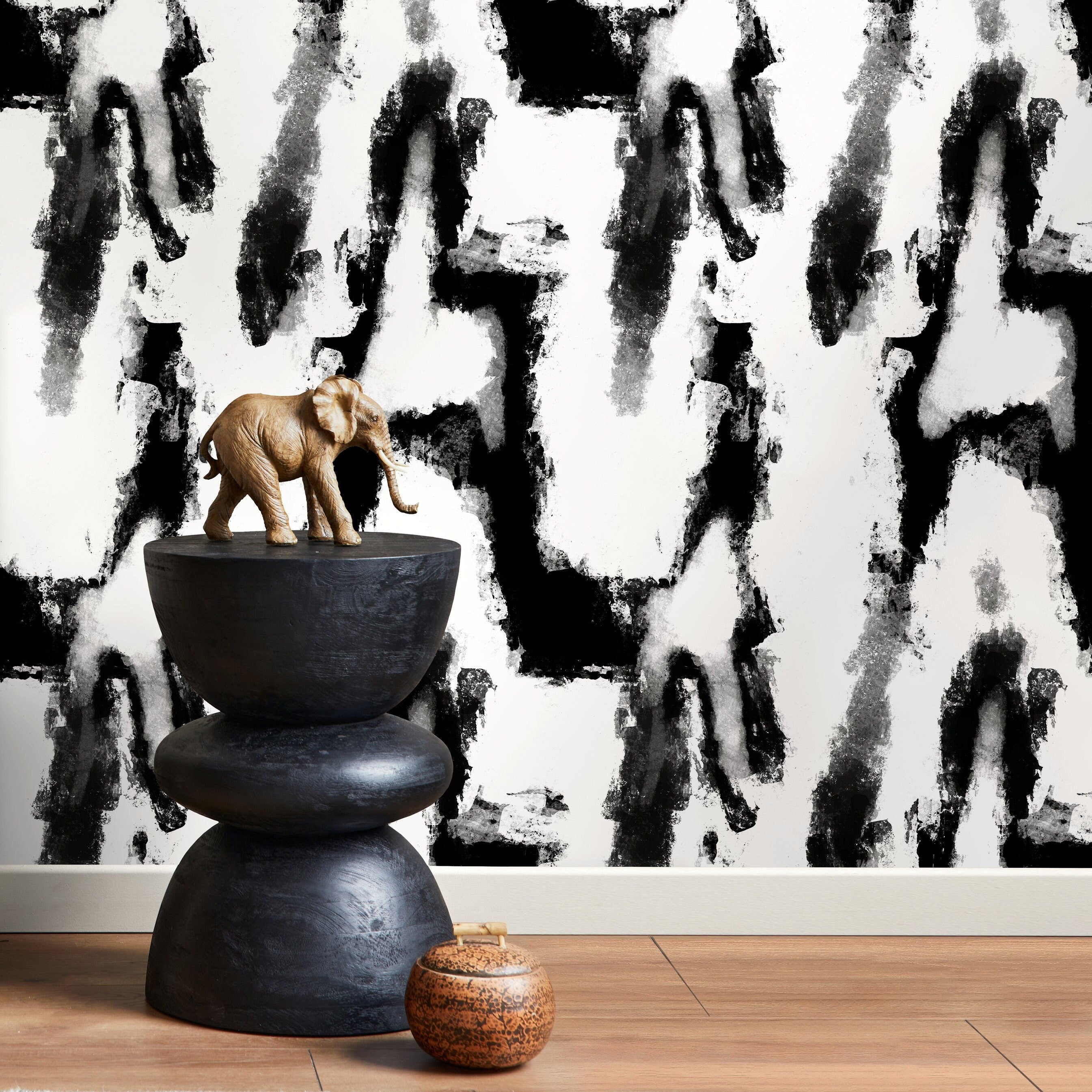Abstract Wallpaper With A Bold Brushstroke Motif In Black And White - X111