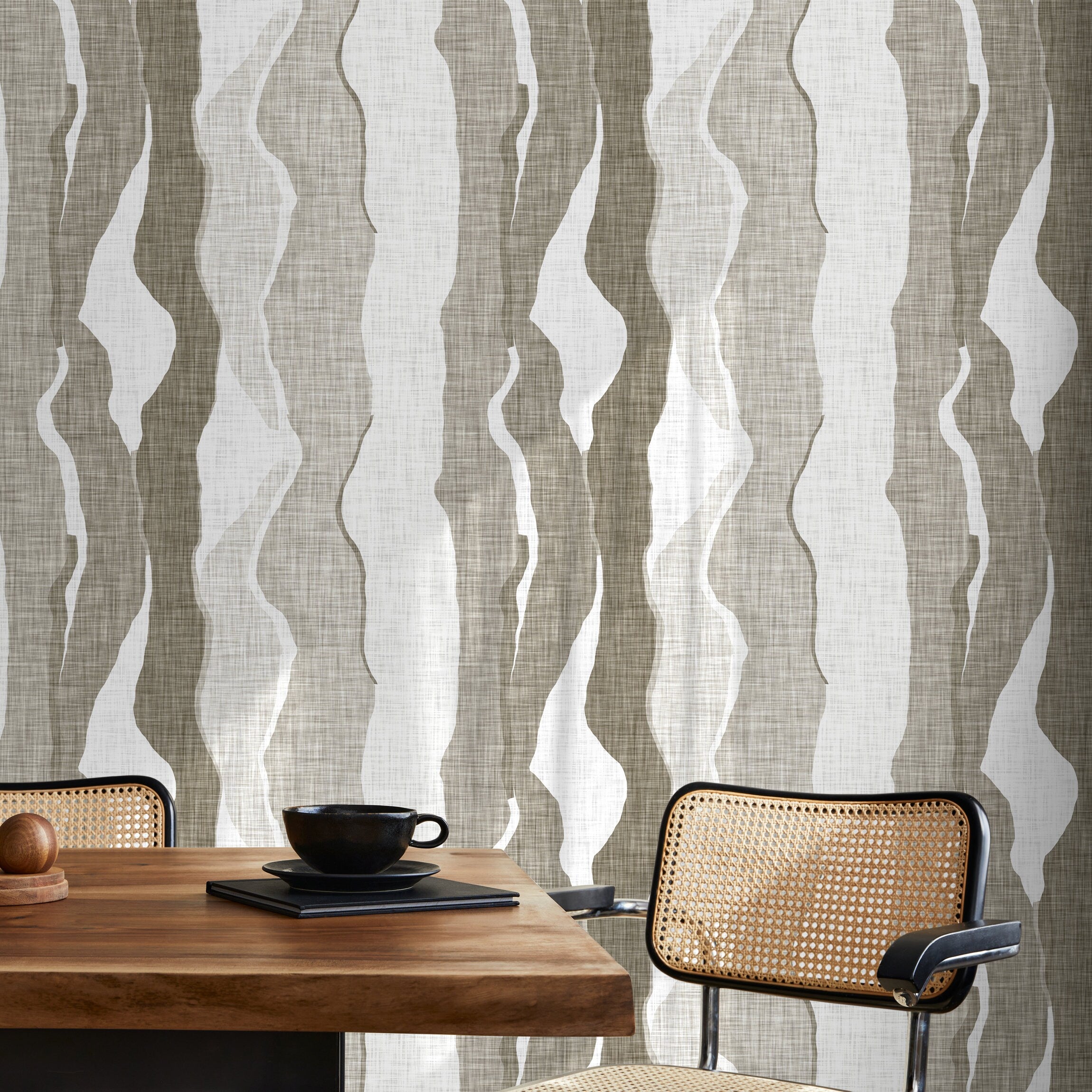 Abstract Wallpaper With Flowing Wave Layers In Beige And White - D838